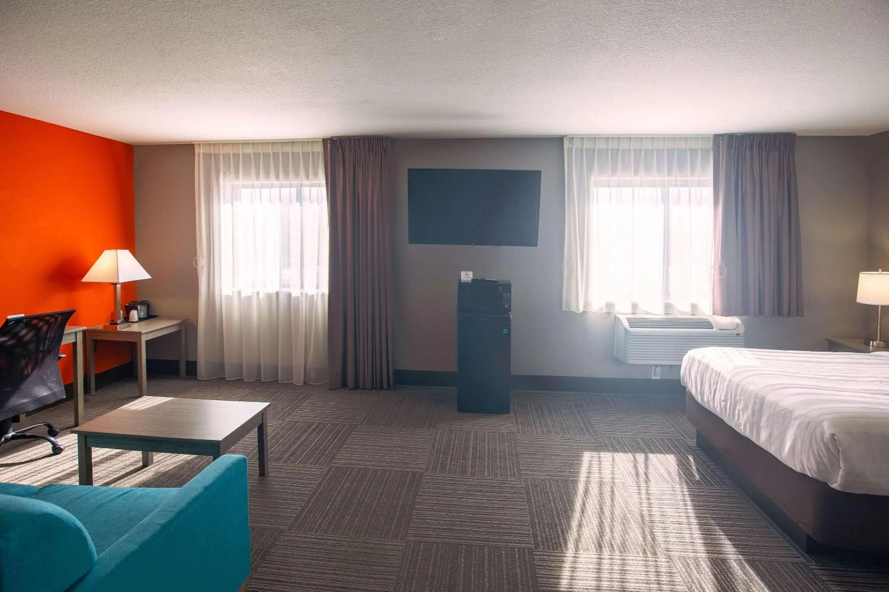 Suite with Double Bed and Roll-In Shower - Accessible/Non-Smoking in Quality Inn & Suites Hammond Near I-8090