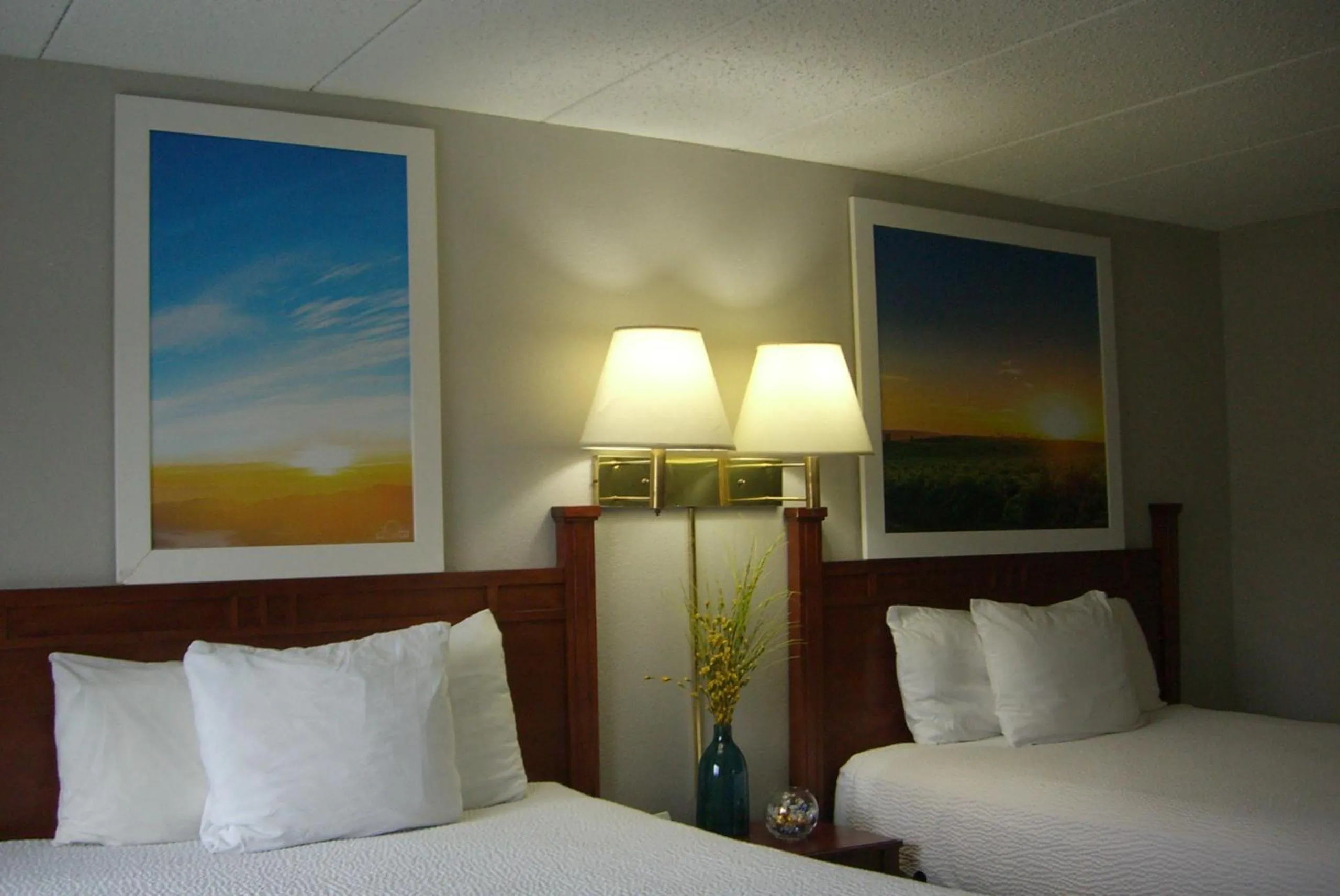 Queen Room with Two Queen Beds - Non-Smoking in Days Inn by Wyndham Pierre