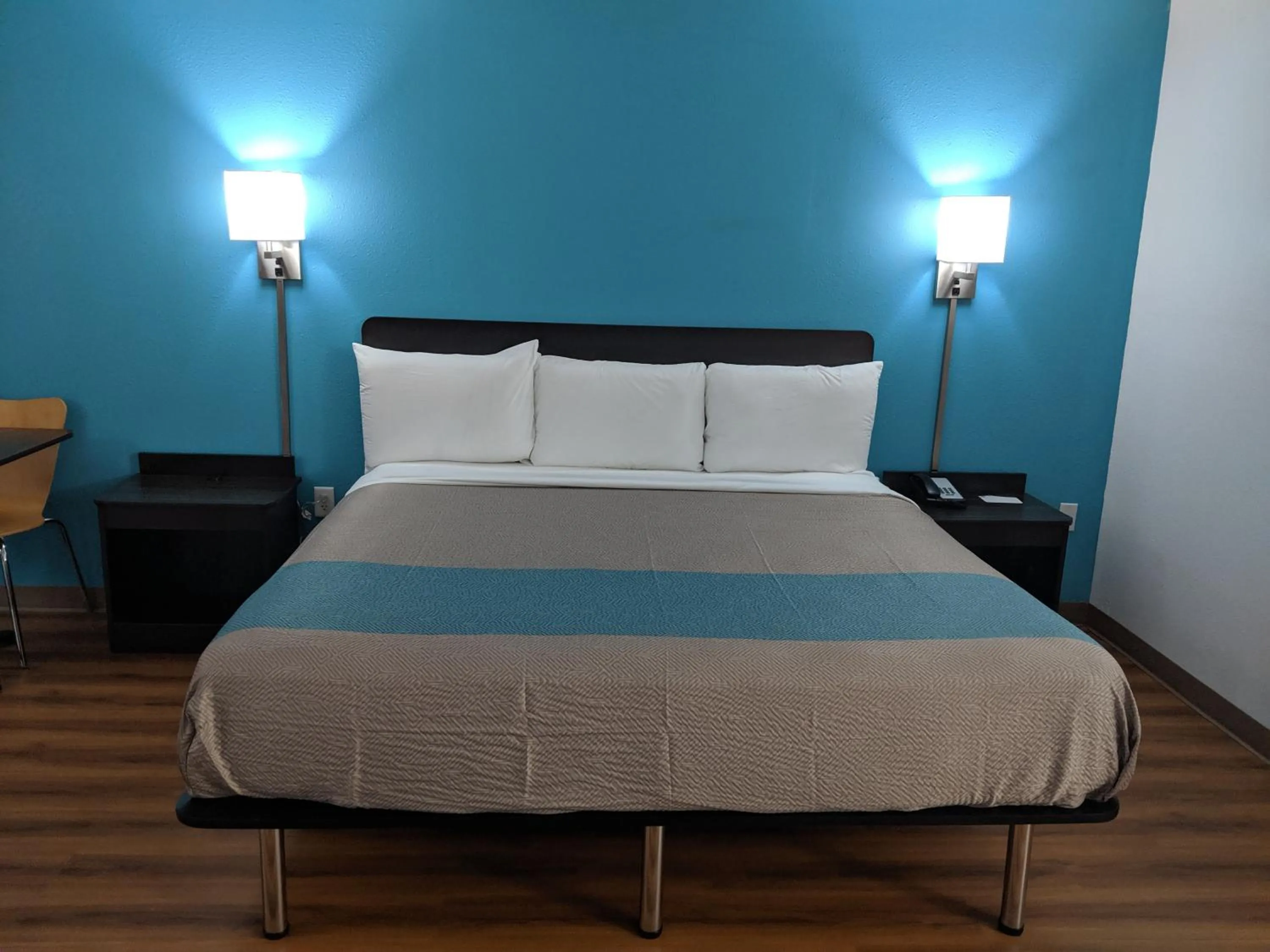 Deluxe King Room - Smoking in Motel 6 Chattanooga - Airport