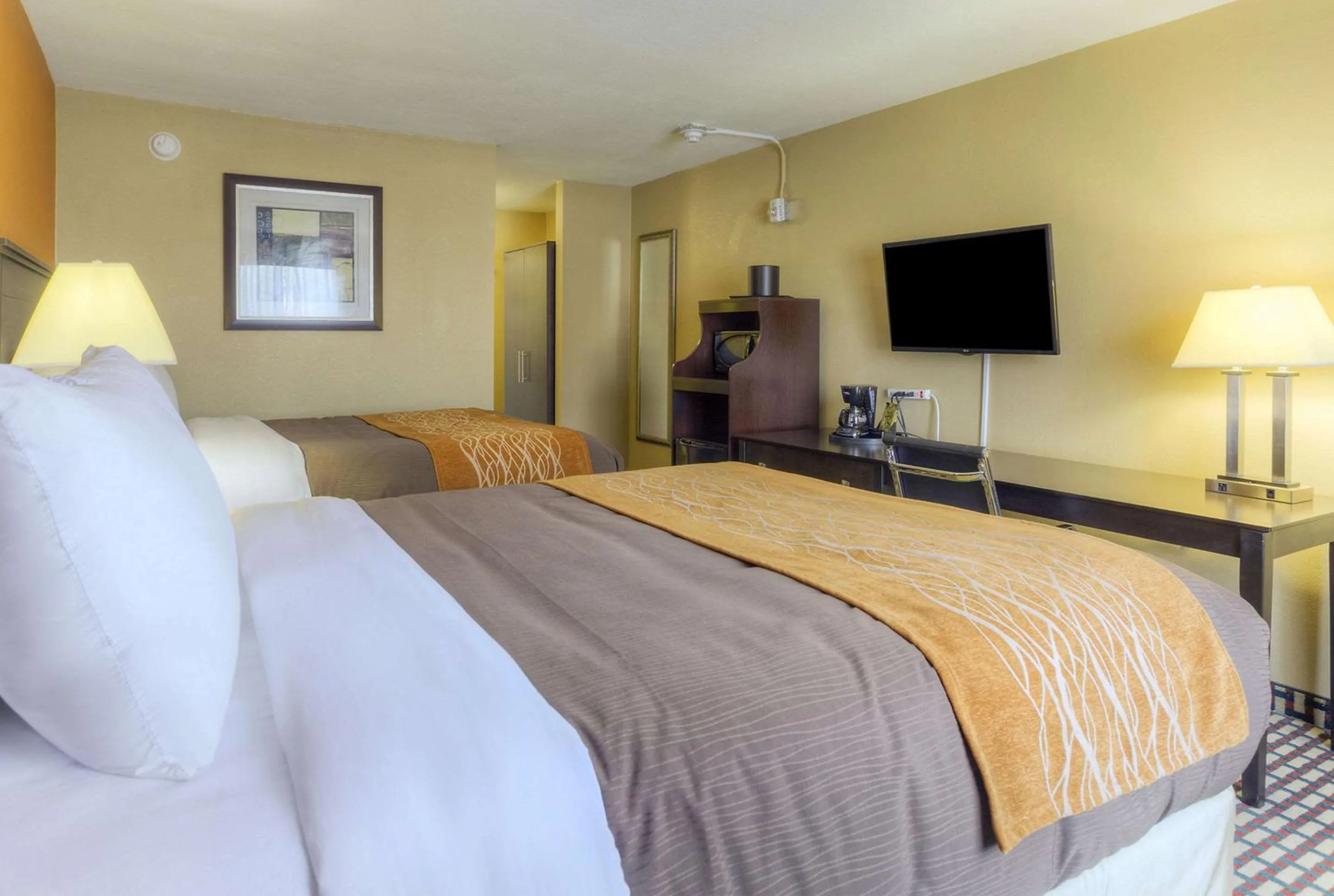 Queen Room with Two Queen Beds - Wheelchair Accessible/Non-Smoking in Quality Inn & Suites Chattanooga-East Ridge