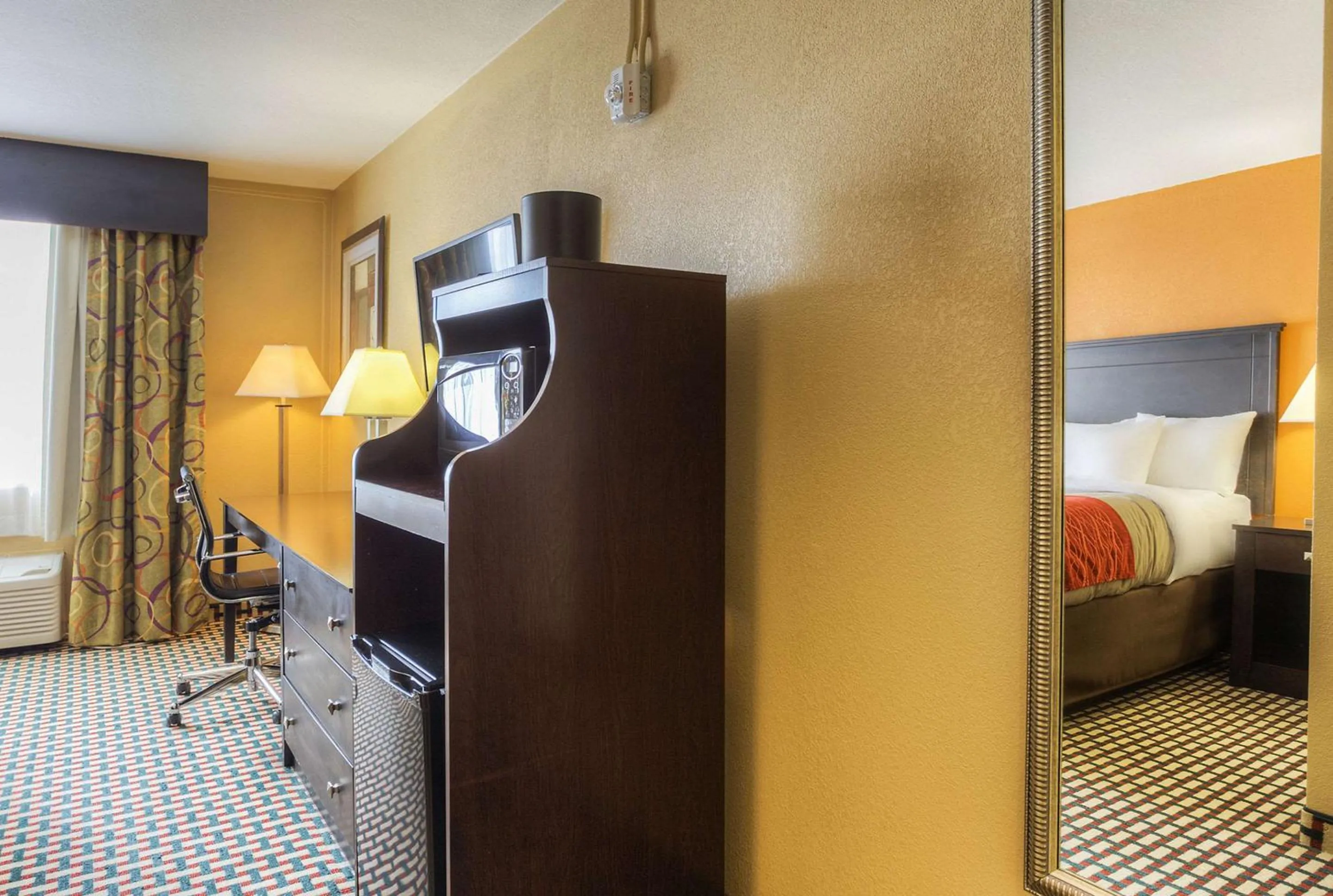King Suite with Sofa Bed - Non Smoking in Quality Inn & Suites Chattanooga-East Ridge