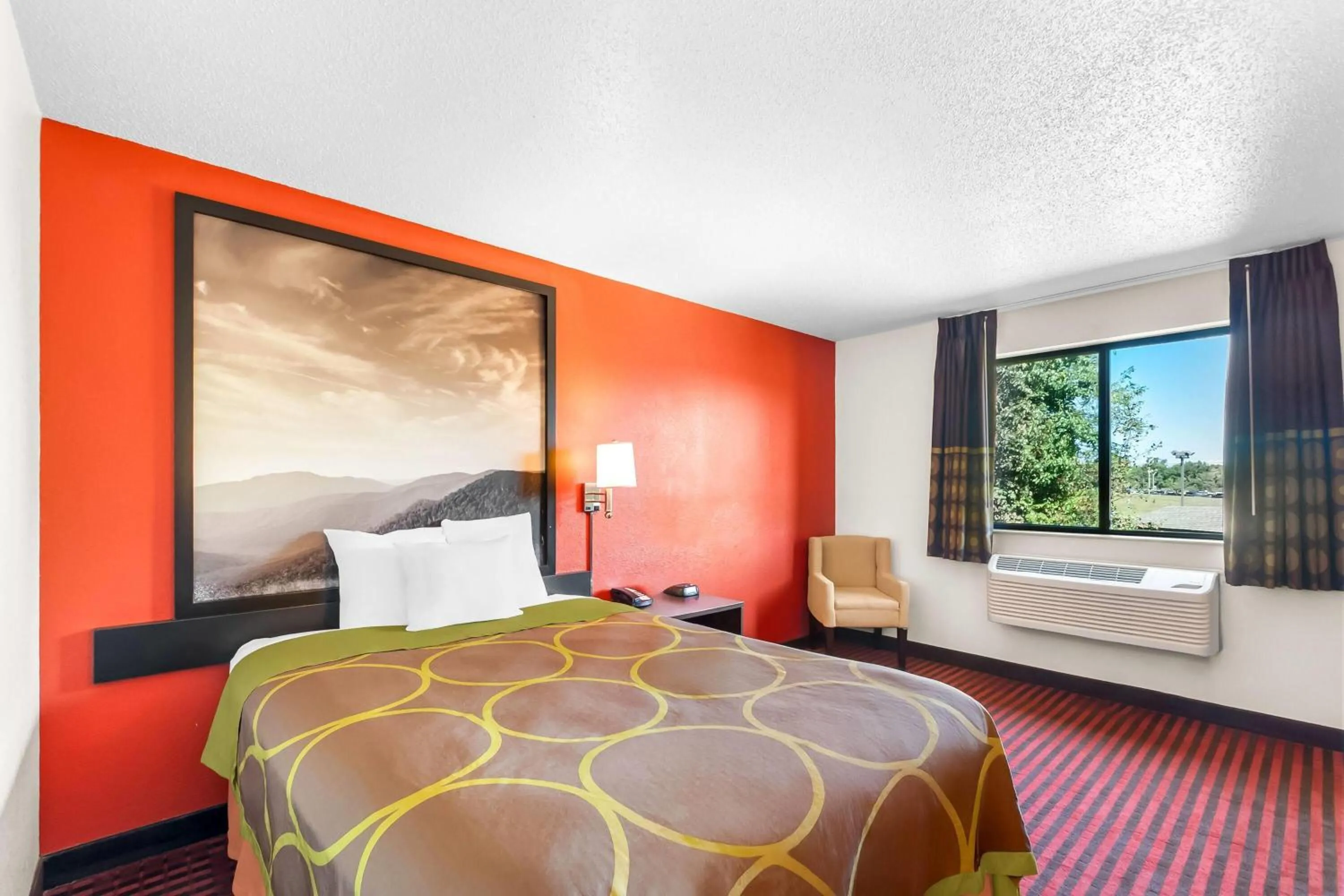 Queen Room - Smoking in Super 8 by Wyndham Dumfries/Quantico