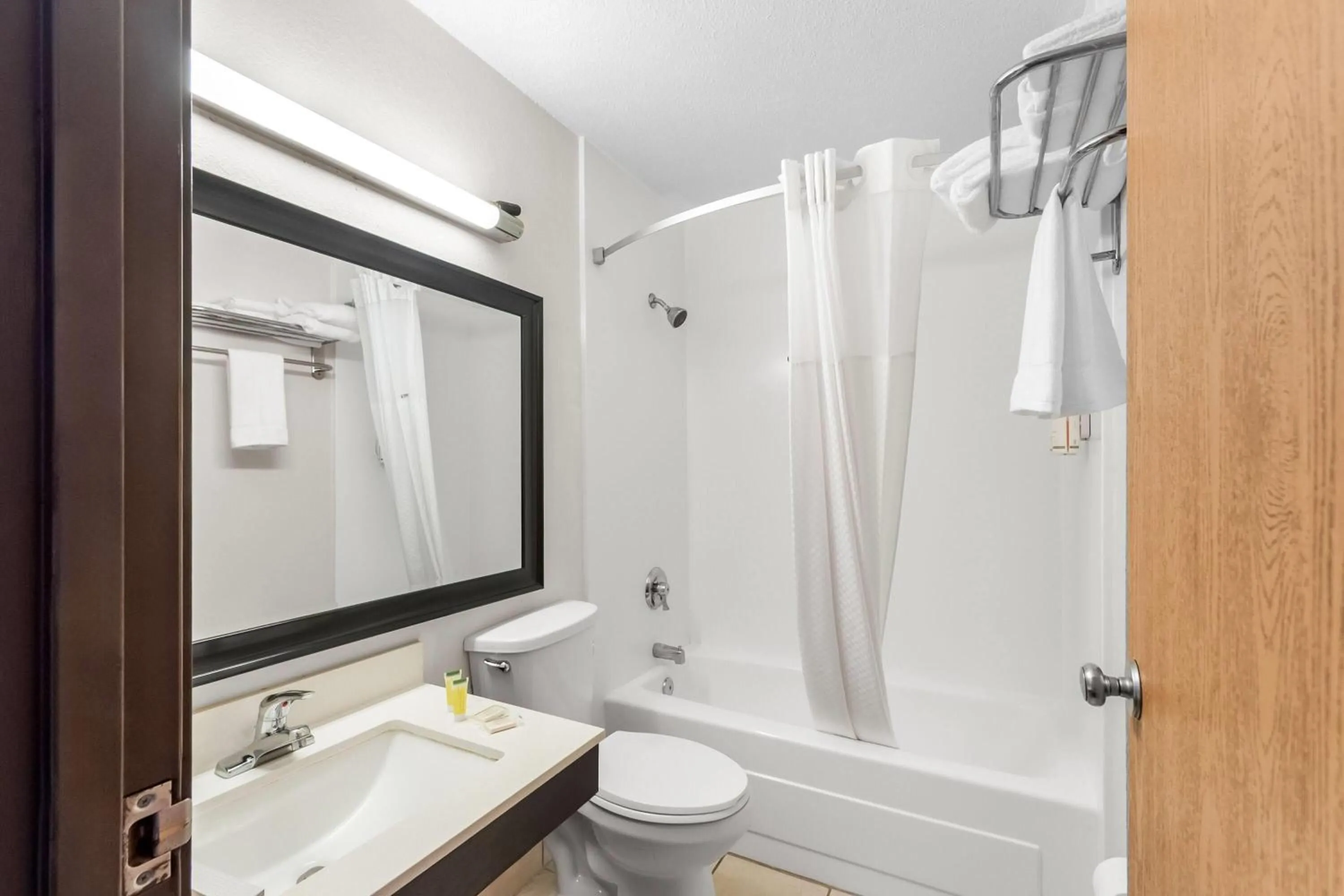 Double Room with Two Double Beds - Non-Smoking in Super 8 by Wyndham Dumfries/Quantico