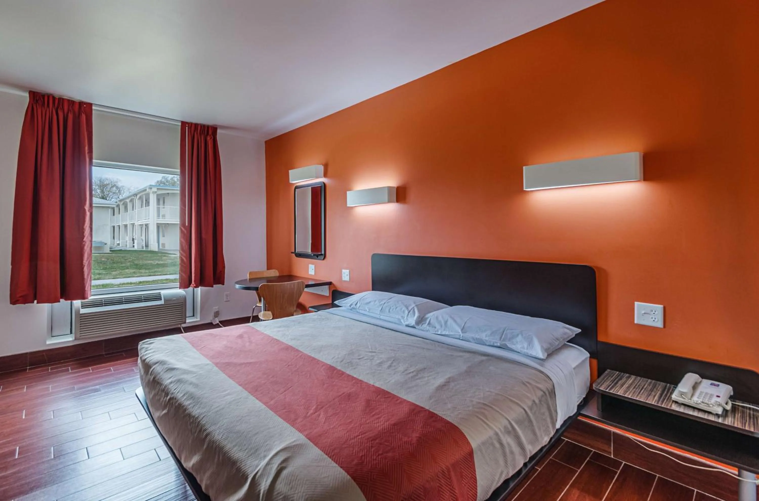 Deluxe King Room - Non-Smoking in Motel6 Winchester, VA