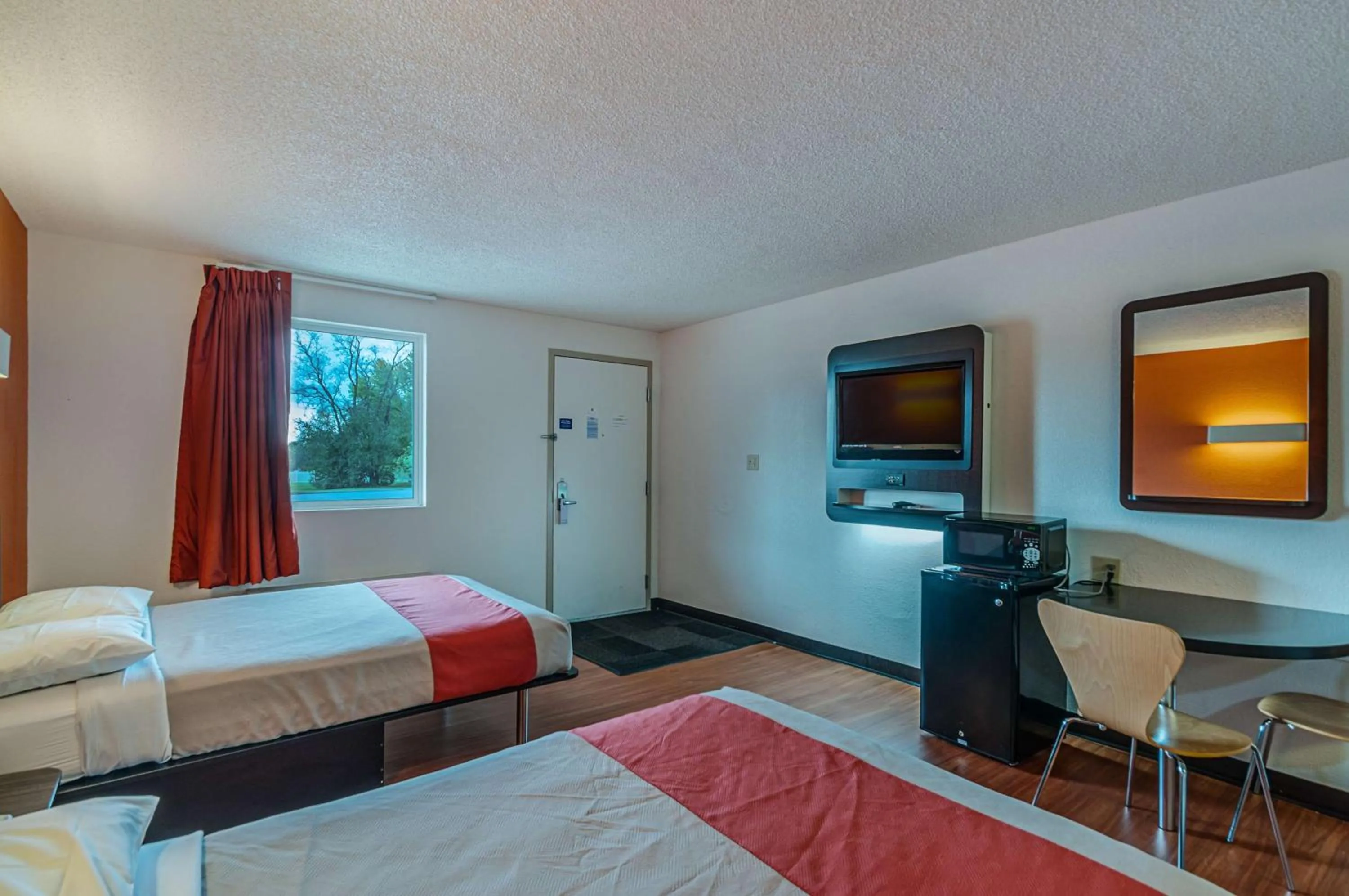 Deluxe Quadruple Room - Non-Smoking in Motel6 Winchester, VA