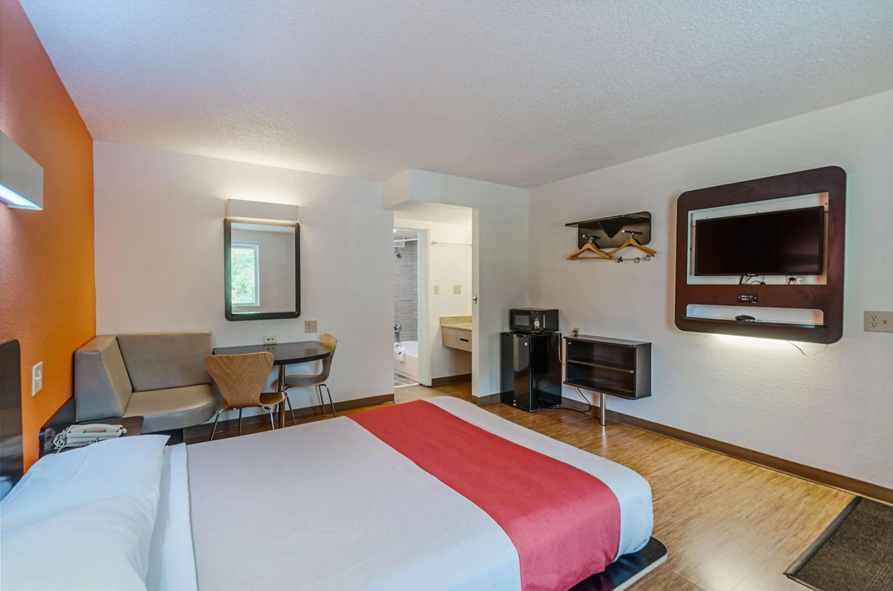 King Room - Disability Access - Non-Smoking in Motel6 Winchester, VA