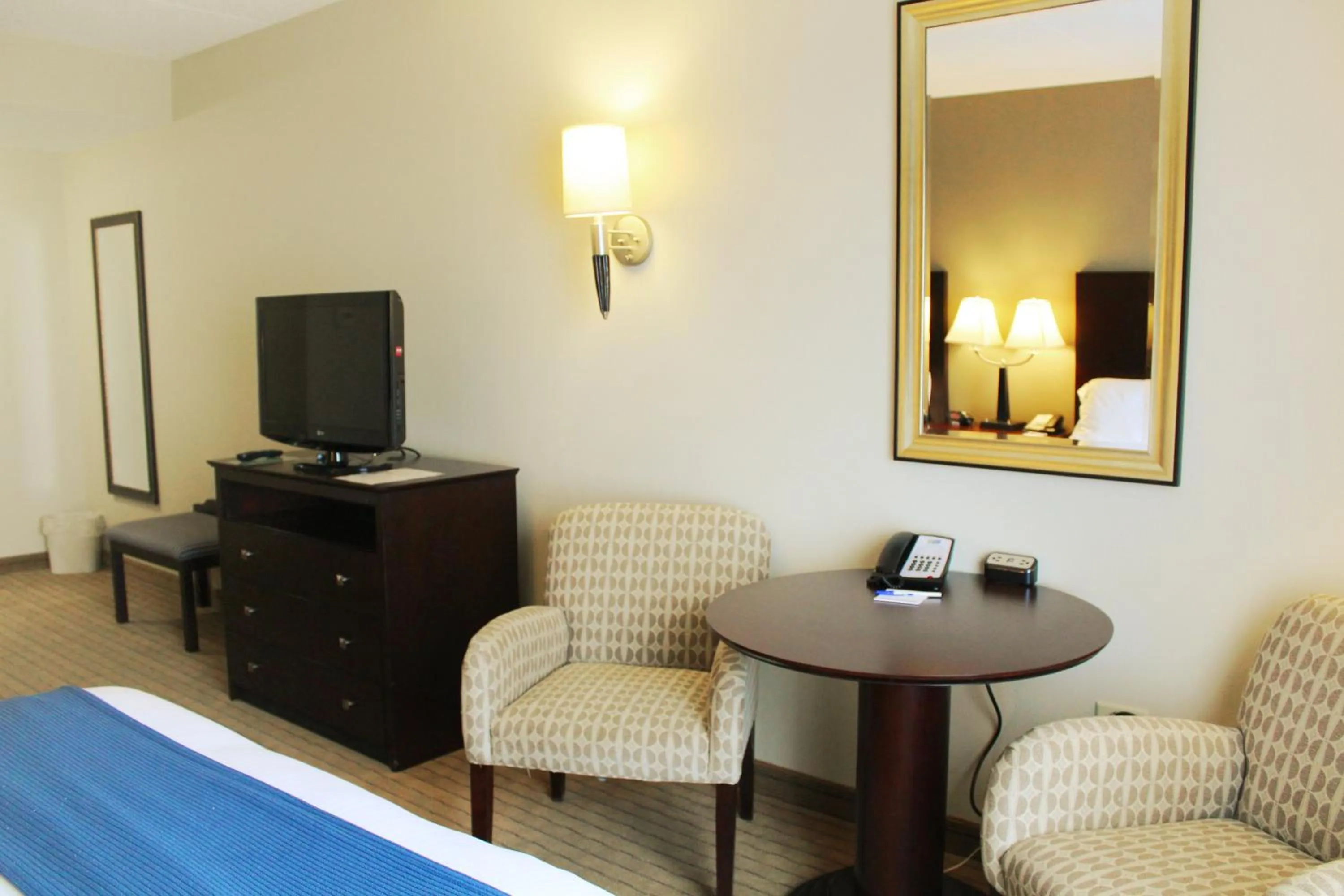 King Suite in Holiday Inn Express & Suites Malone by IHG