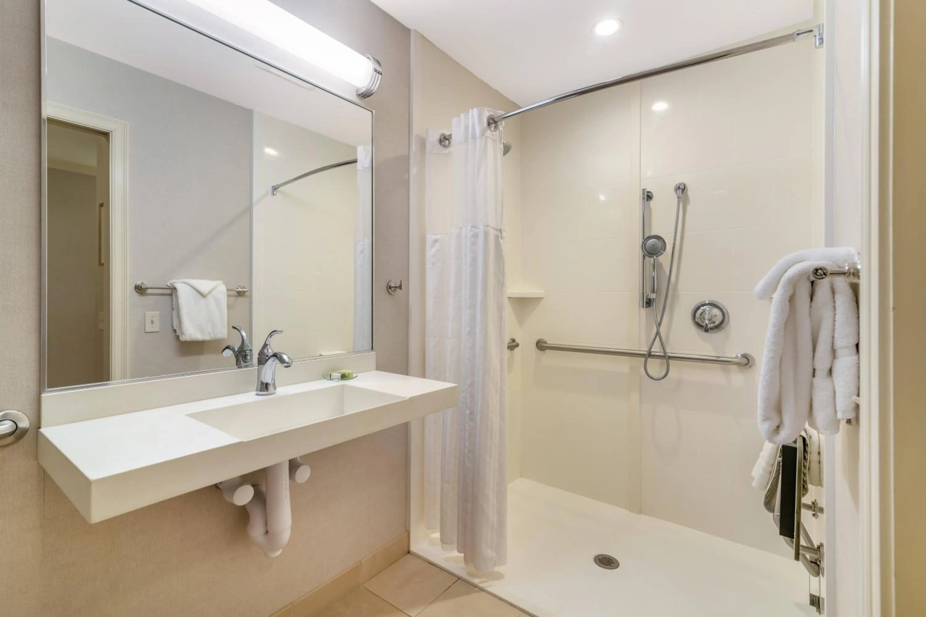 2 Queen Beds Premium Accessible in Gorges Grant Hotel