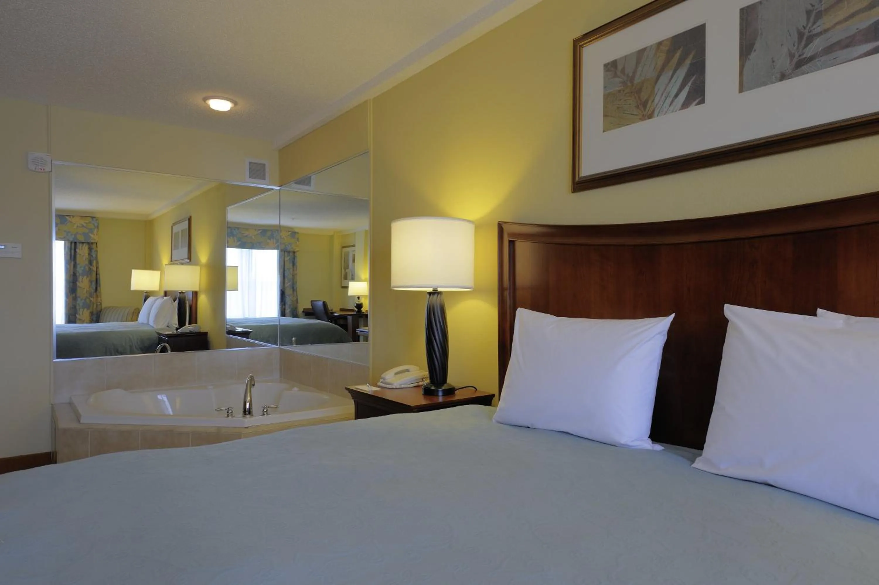 King Suite with Whirlpool - Non-Smoking in Inn at Orangeburg
