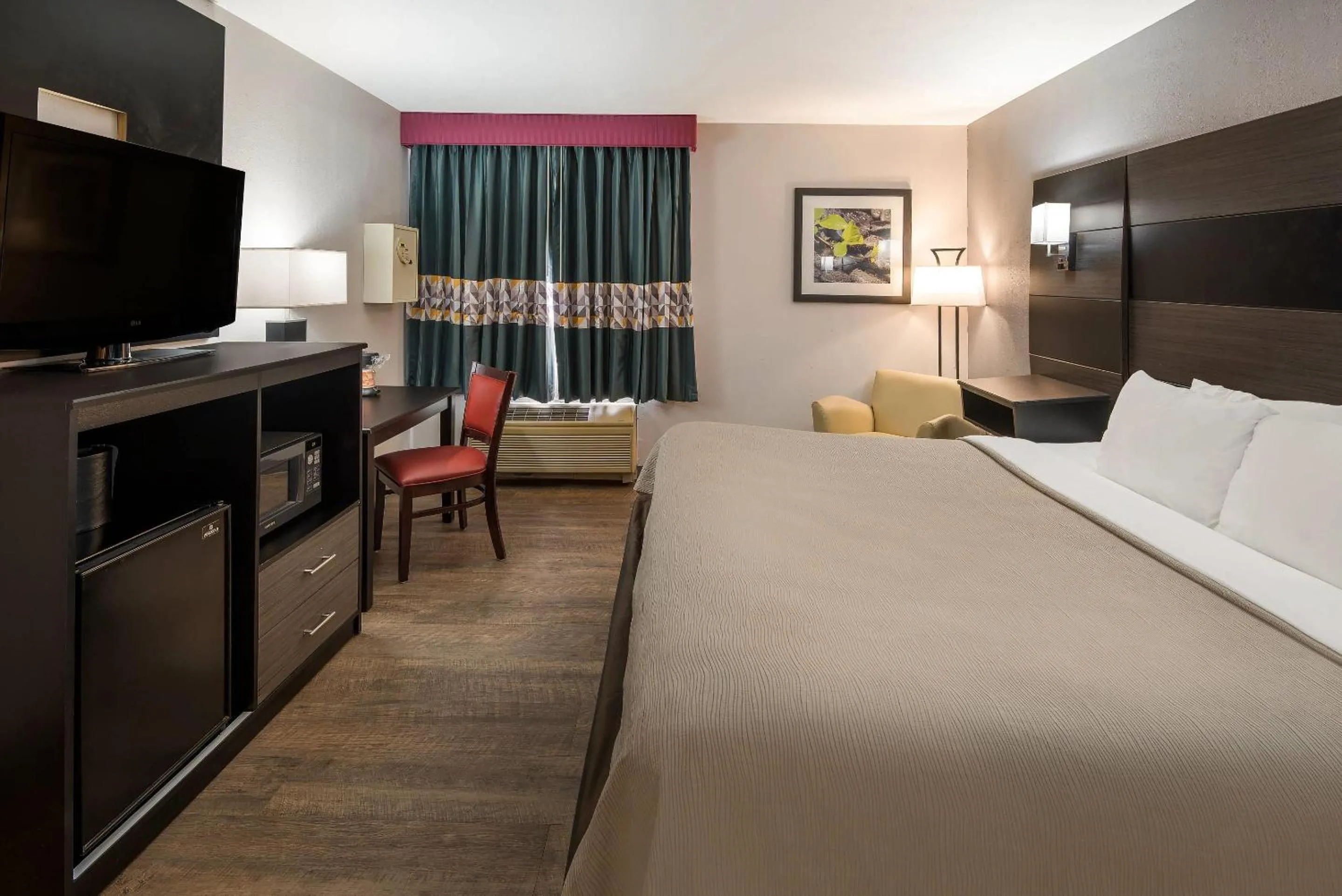 King Room - Non-Smoking in Quality Inn & Suites Cincinnati I-275