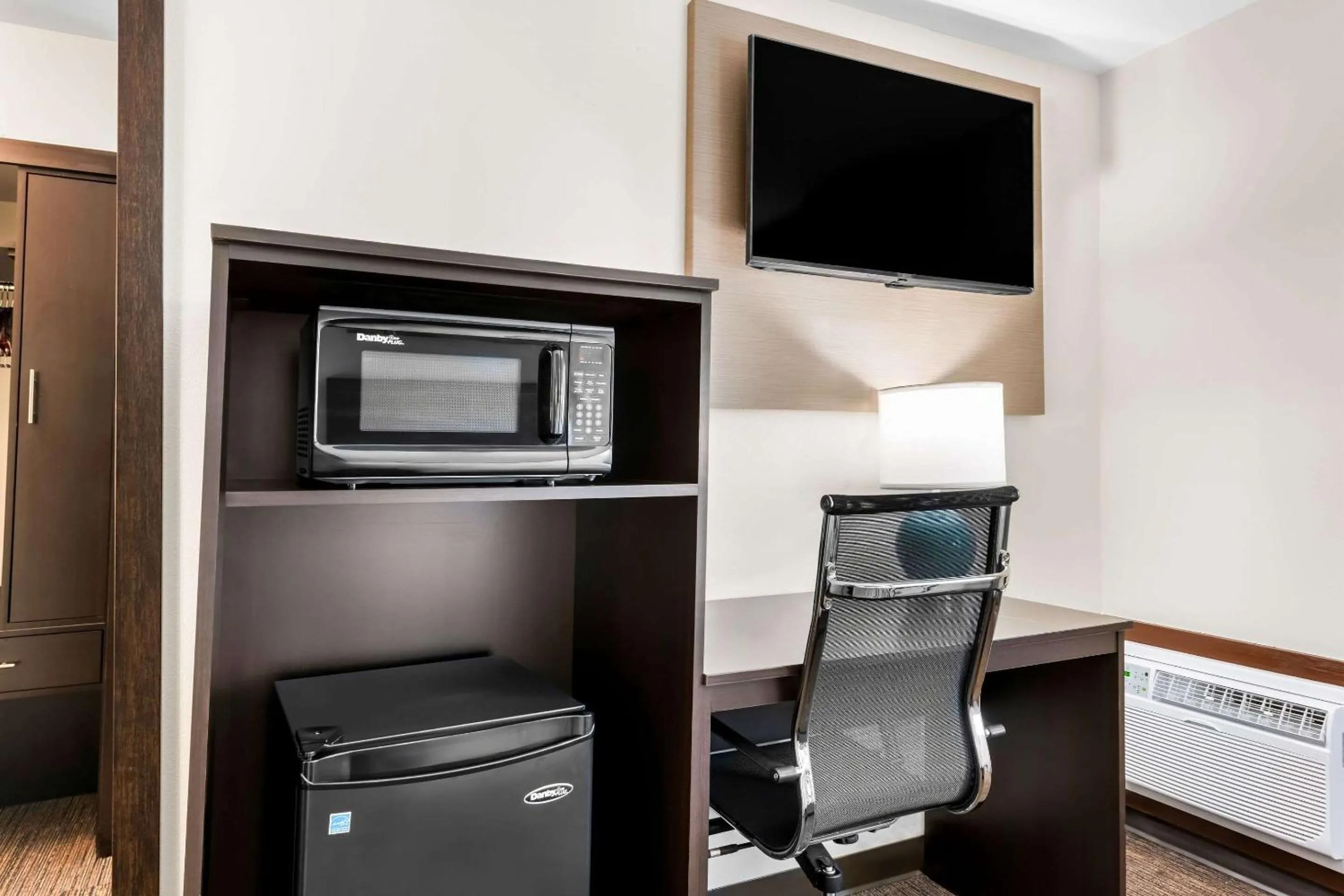 Queen Suite with Two Queen Beds - Non-Smoking in Rodeway Inn