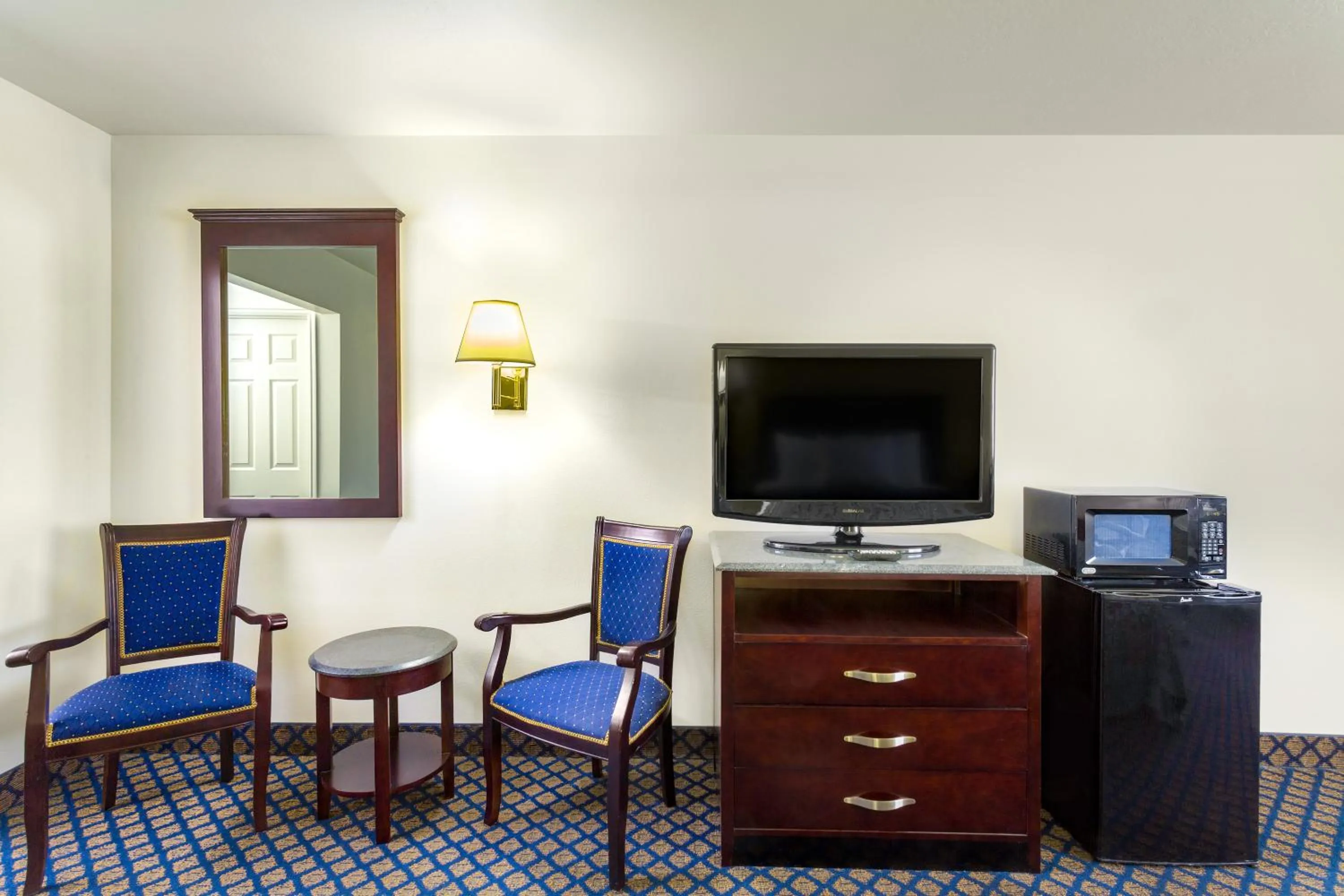 Queen Room with Two Queen Beds - Non-Smoking in Days Inn by Wyndham Delta