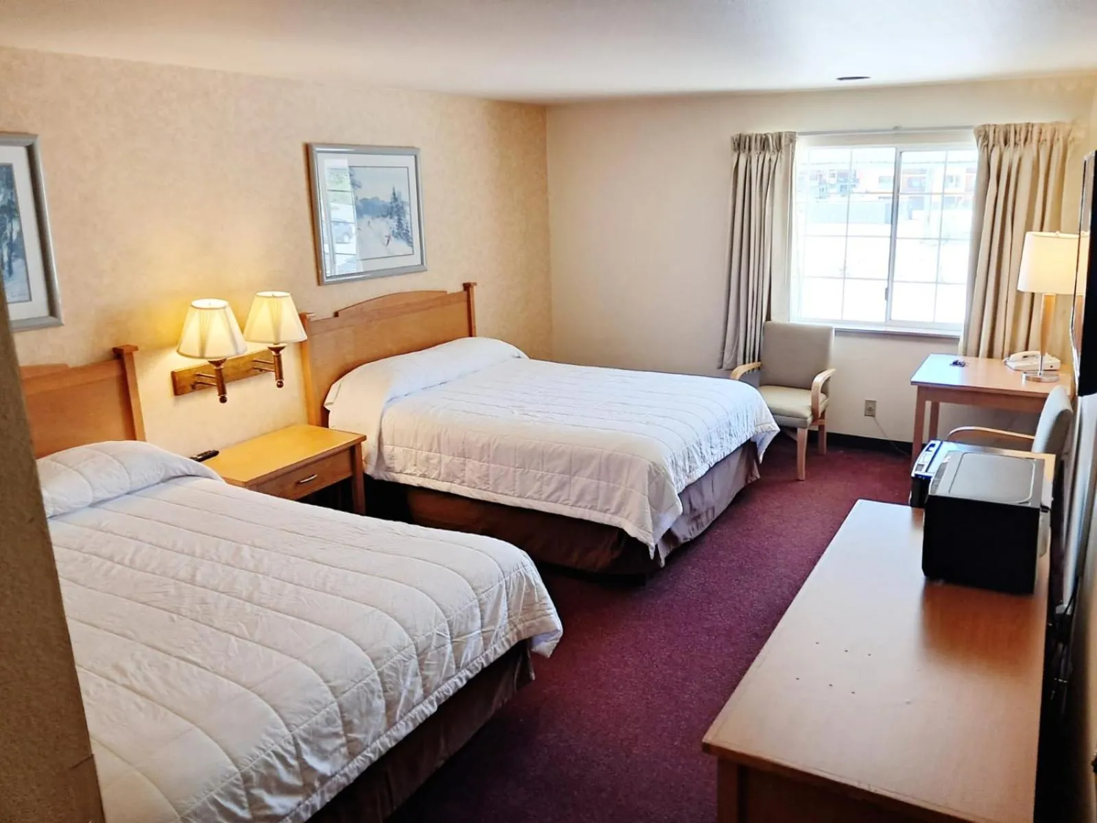 Queen Room with Two Queen Beds in The Summit Inn