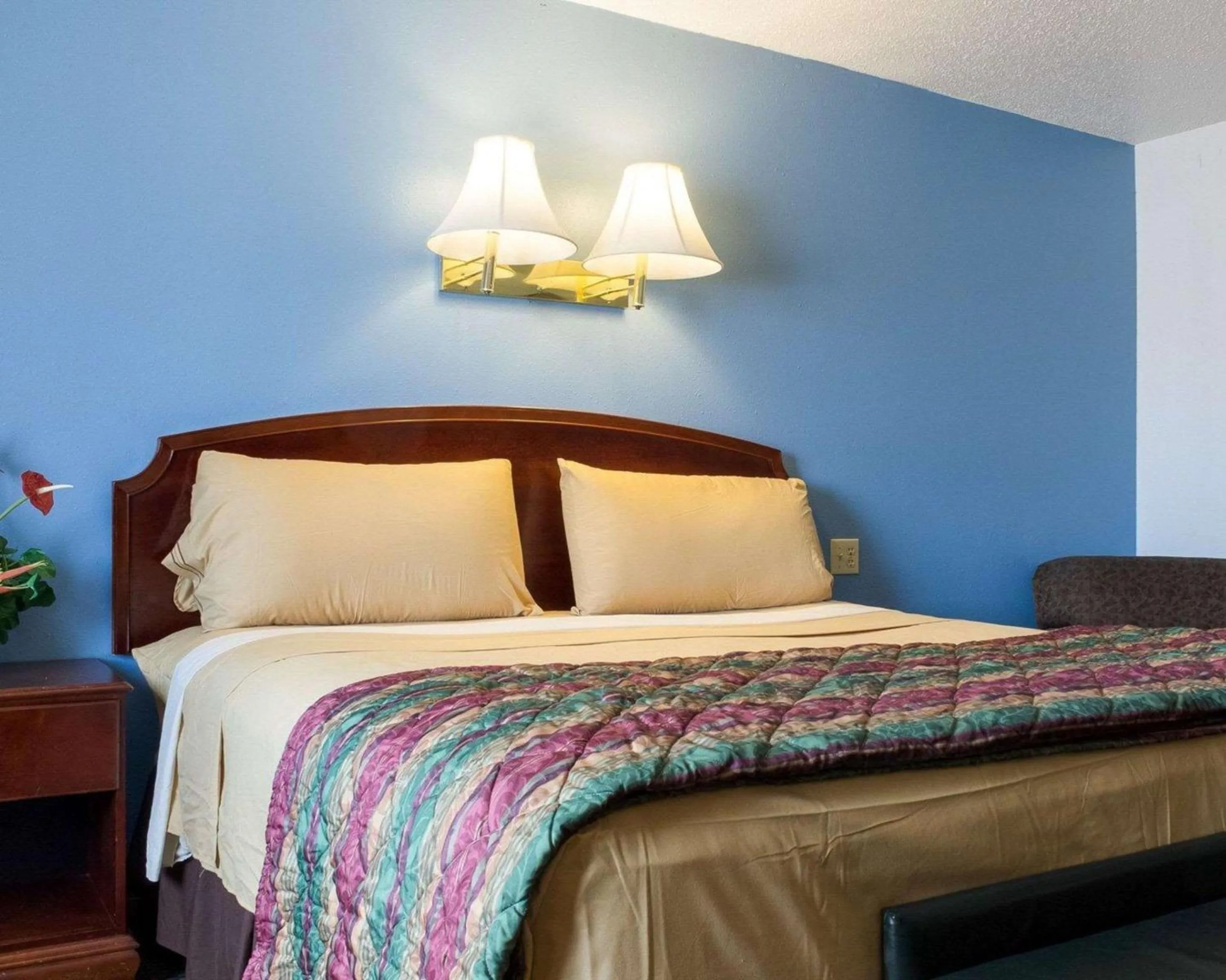 Standard Queen Room - Non Smoking in Rodeway Inn West Fargo Main Ave