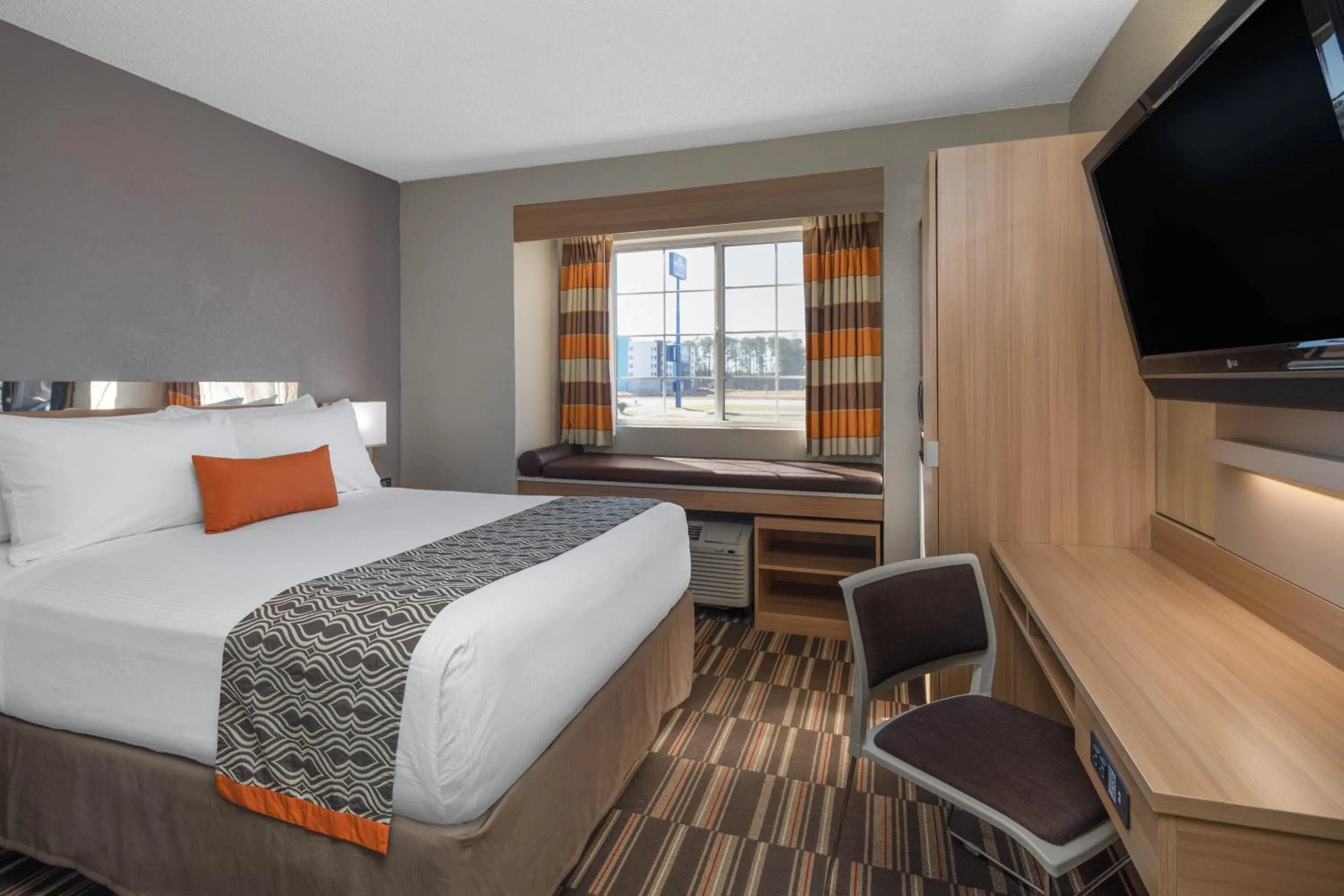 Queen Room - Non-Smoking in Microtel Inn & Suites by Wyndham Florence