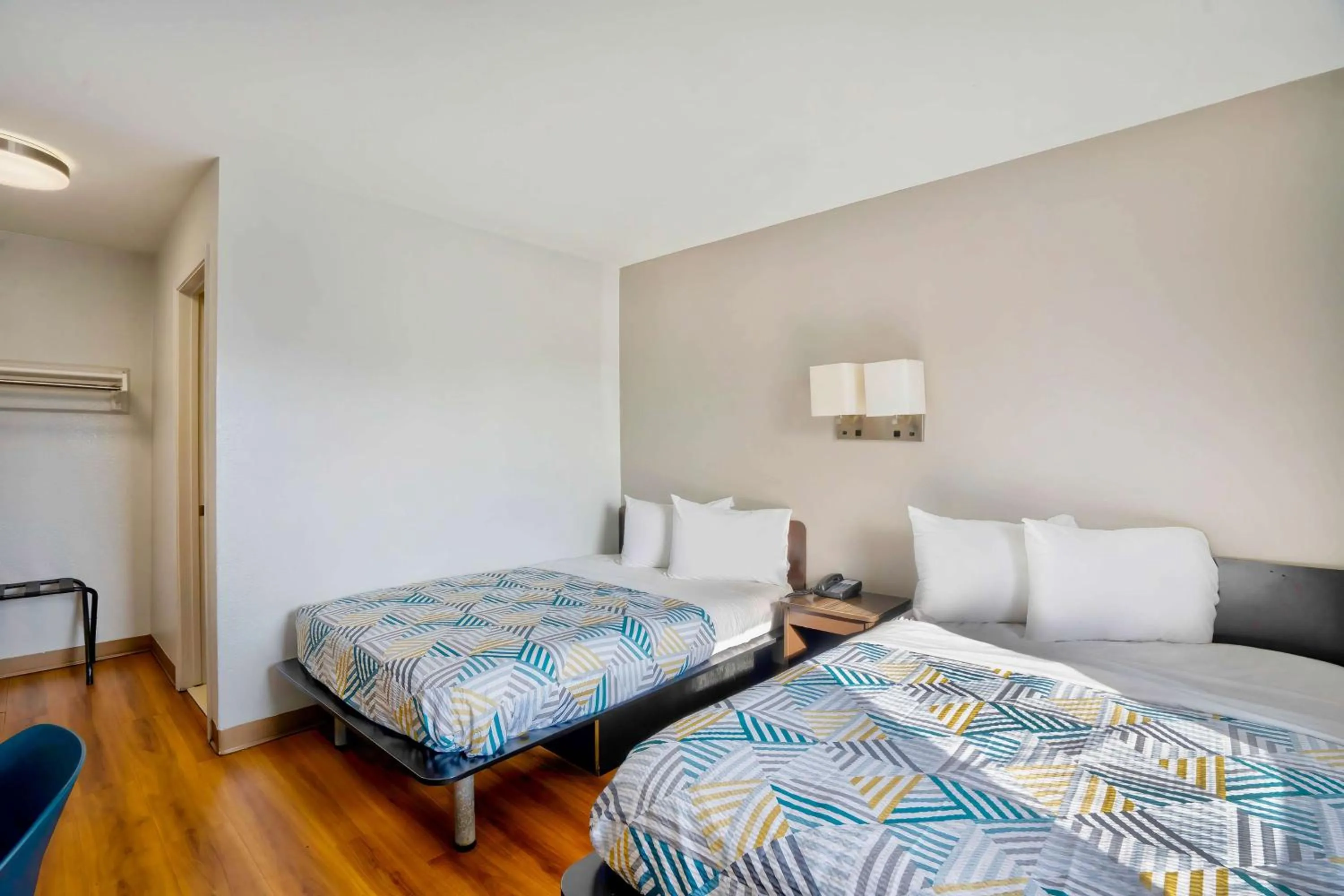 Deluxe Quadruple Room - Non-Smoking in Motel 6-Lumberton, NC