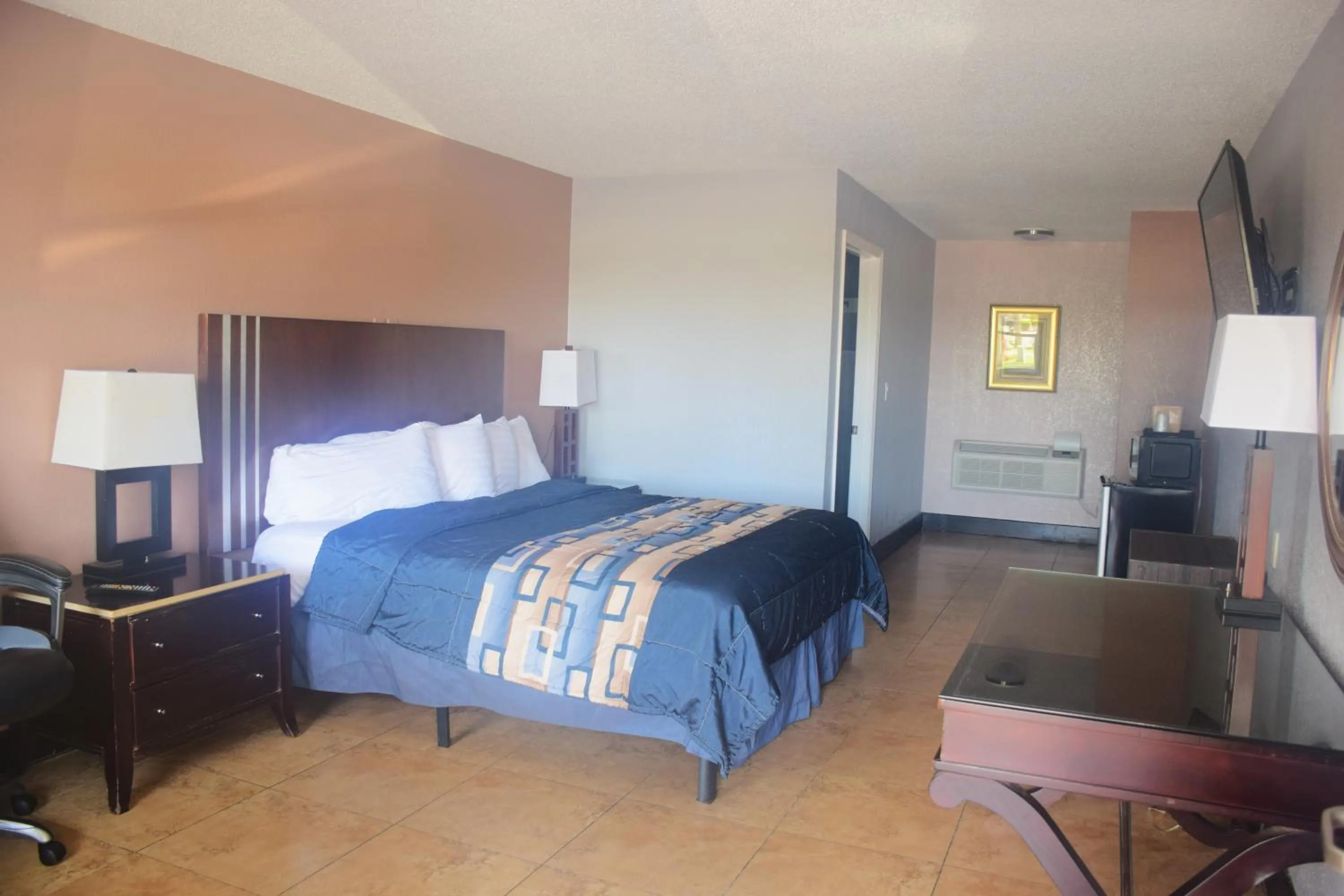 King Room - Disability Access/Non-Smoking in Flamingo Motel