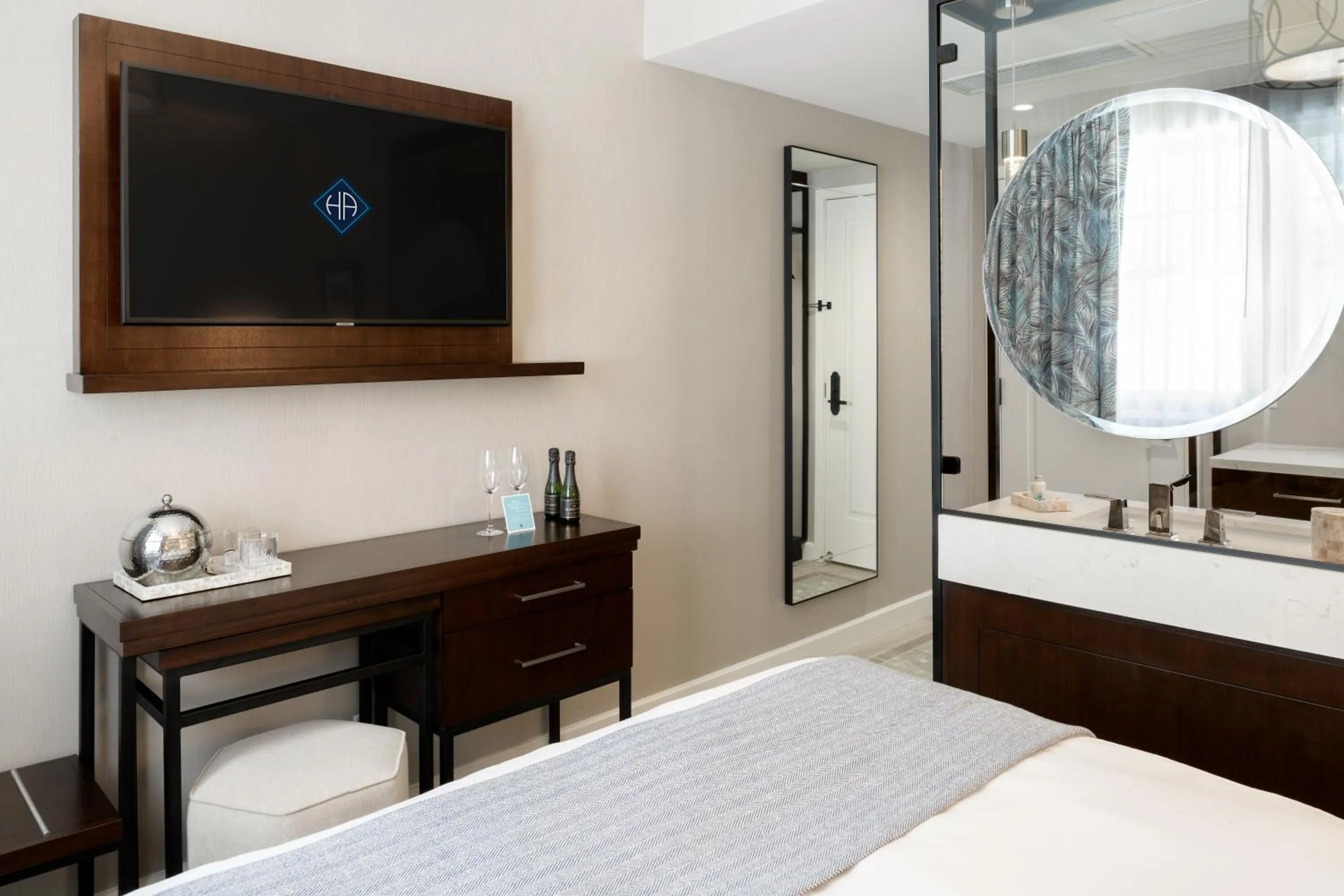 Queen Room in Hotel Atwater