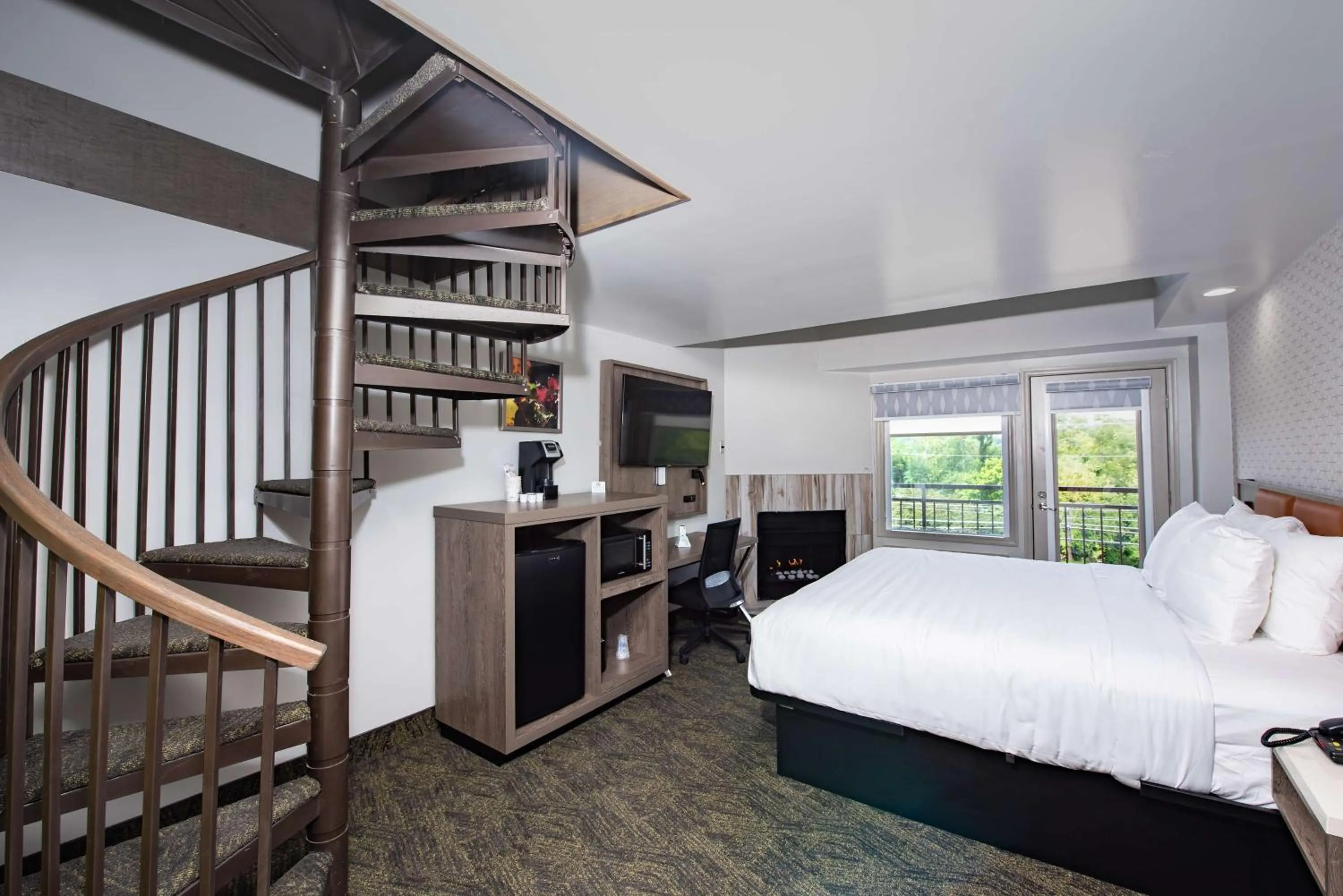 Loft King Room with Bunk Bed and Balcony - Fireplace in Best Western Plus Apple Valley Lodge Pigeon Forge