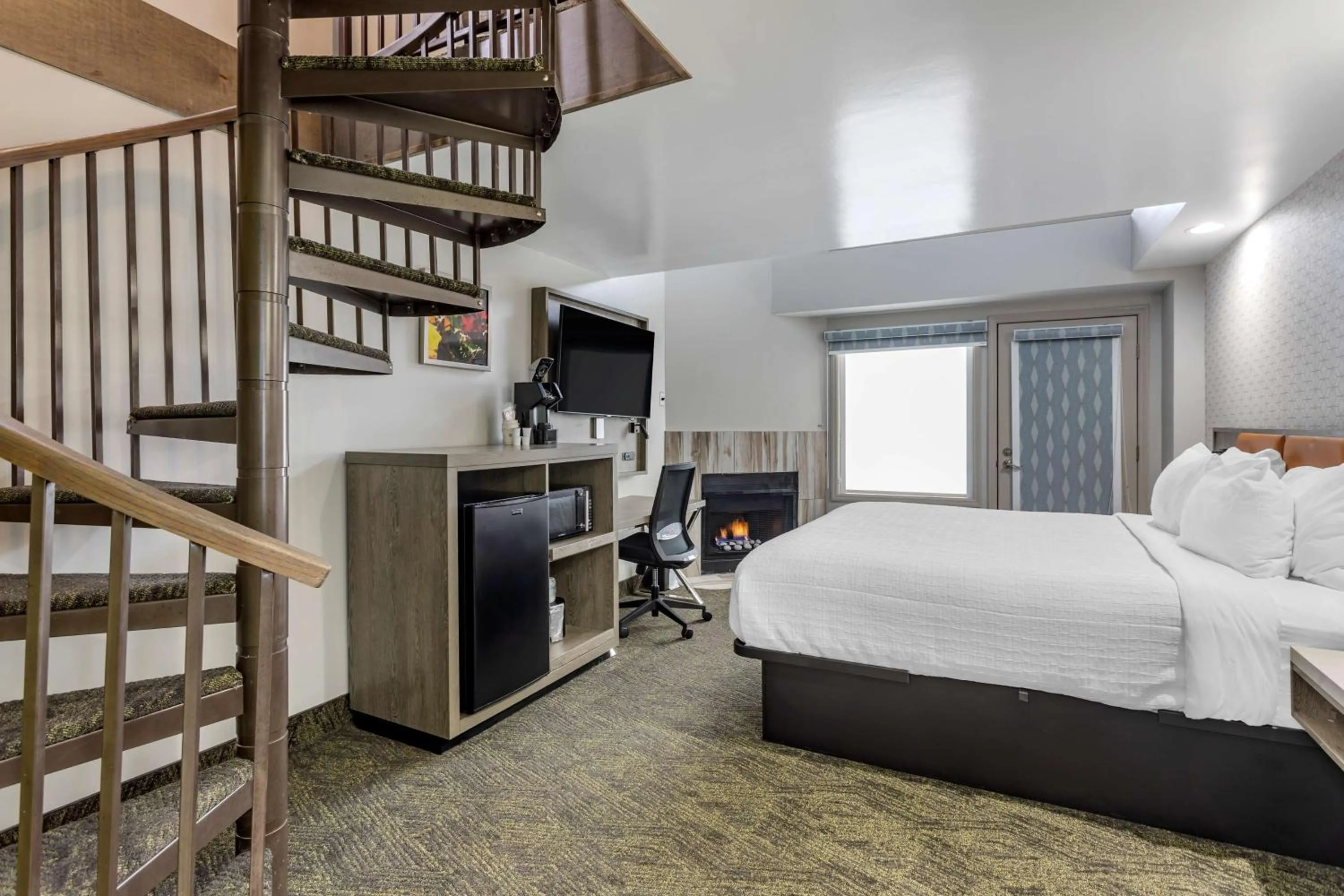 Loft Room with One King and One Queen Bed - Balcony in Best Western Plus Apple Valley Lodge Pigeon Forge