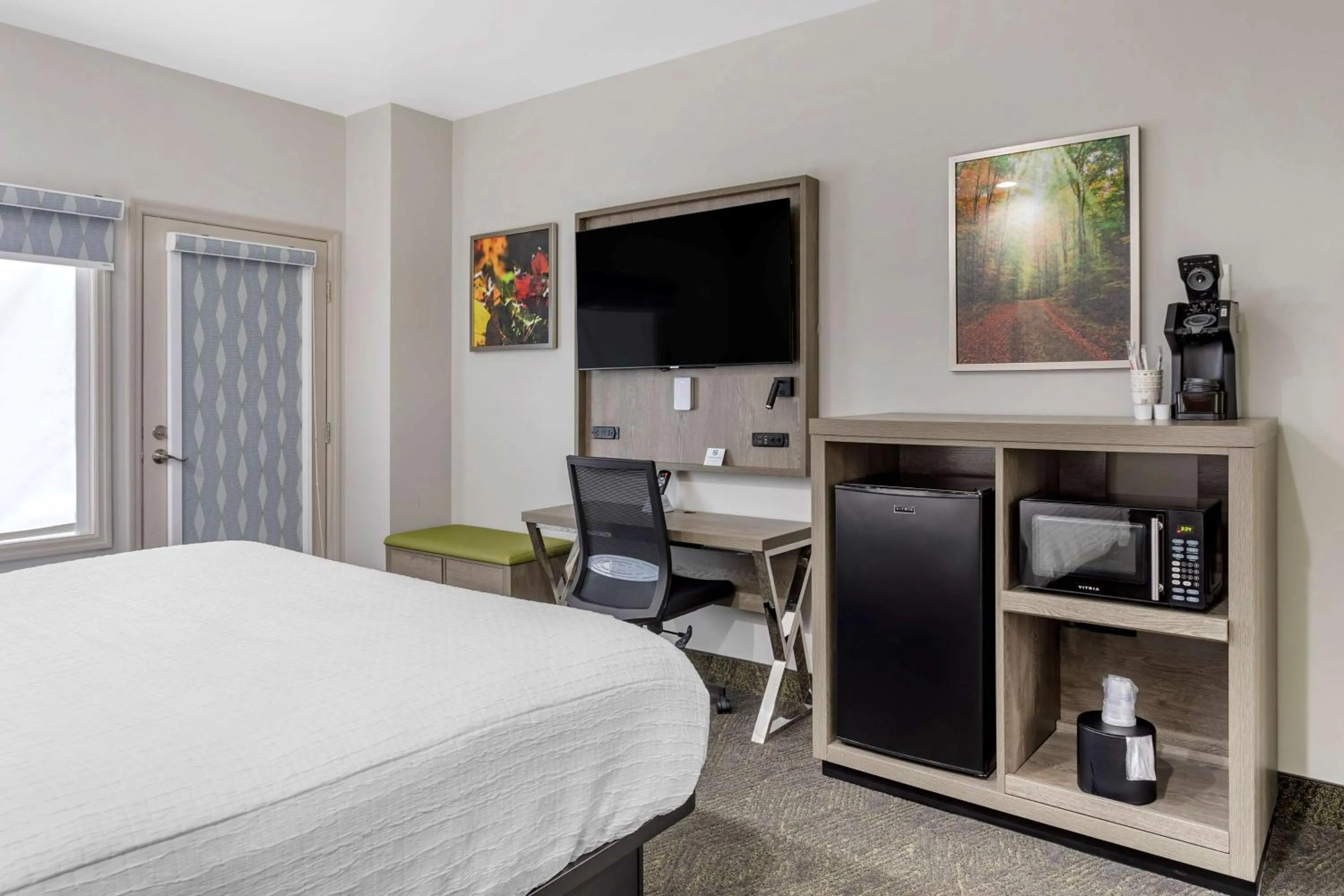 King Room in Best Western Plus Apple Valley Lodge Pigeon Forge