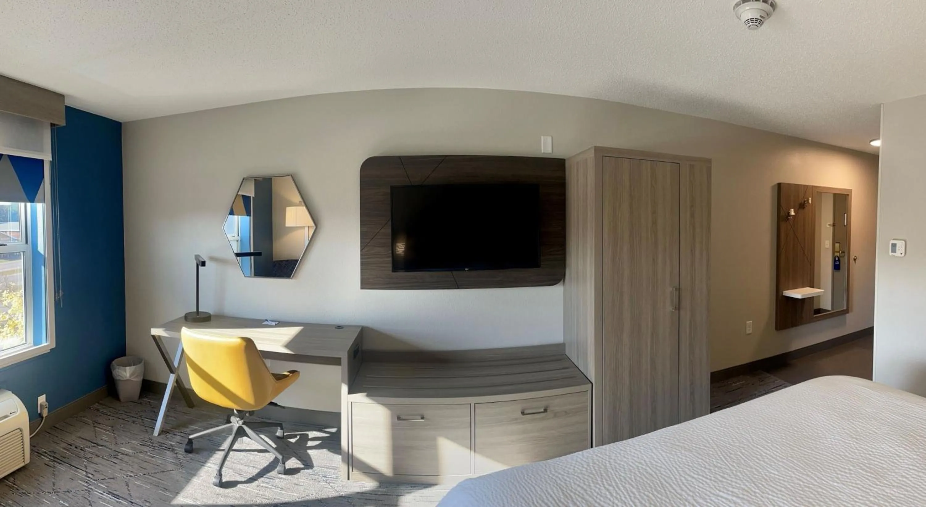 Standard King Room in Holiday Inn Express & Suites Marquette by IHG