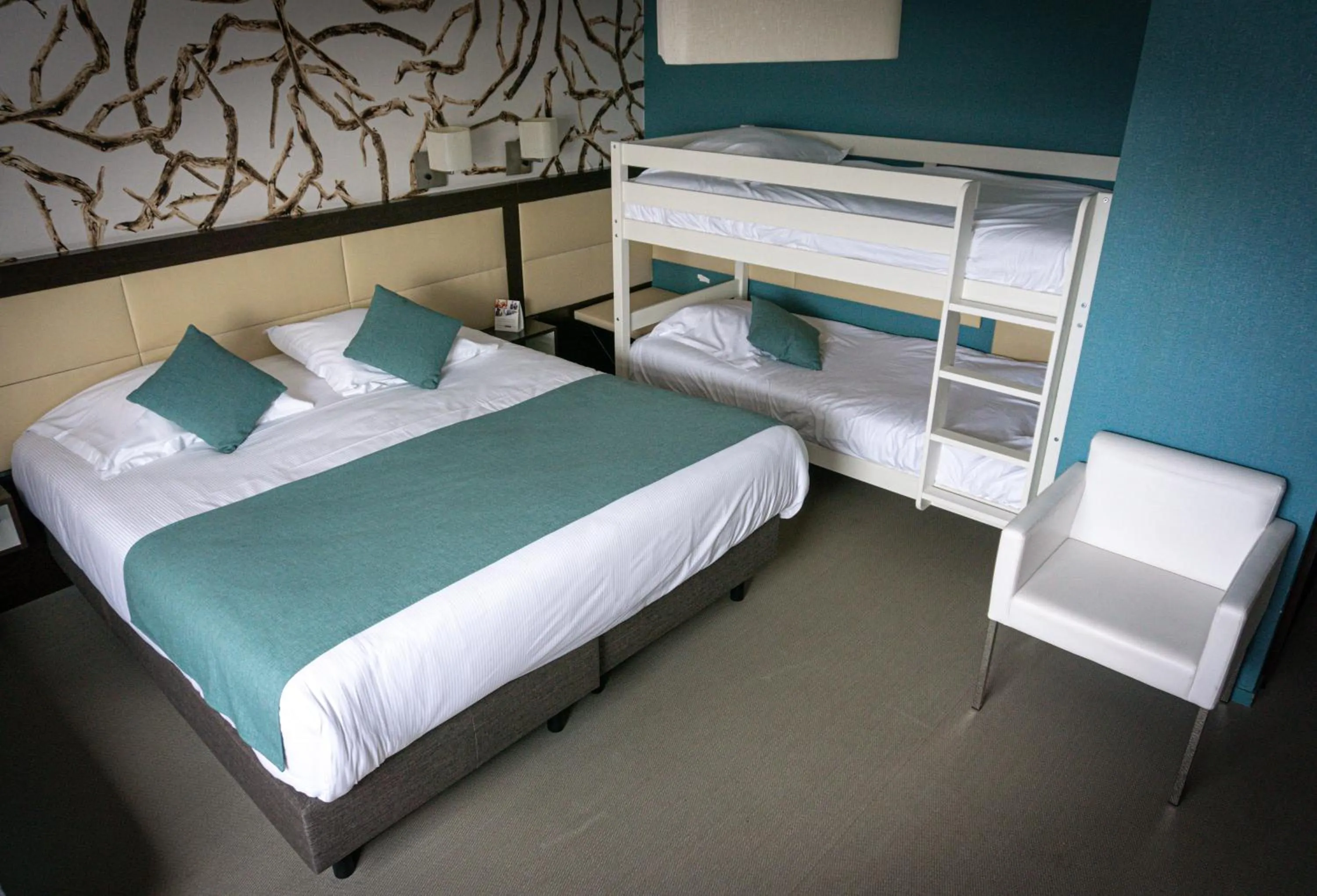 Quintuple Room in Quality Hotel La Marebaudière Vannes Centre