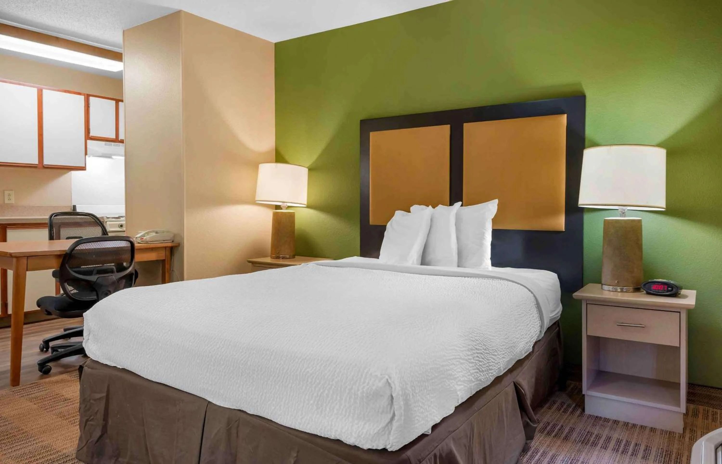 Queen Studio - Non-Smoking in Extended Stay America Suites - Pittsburgh - Airport