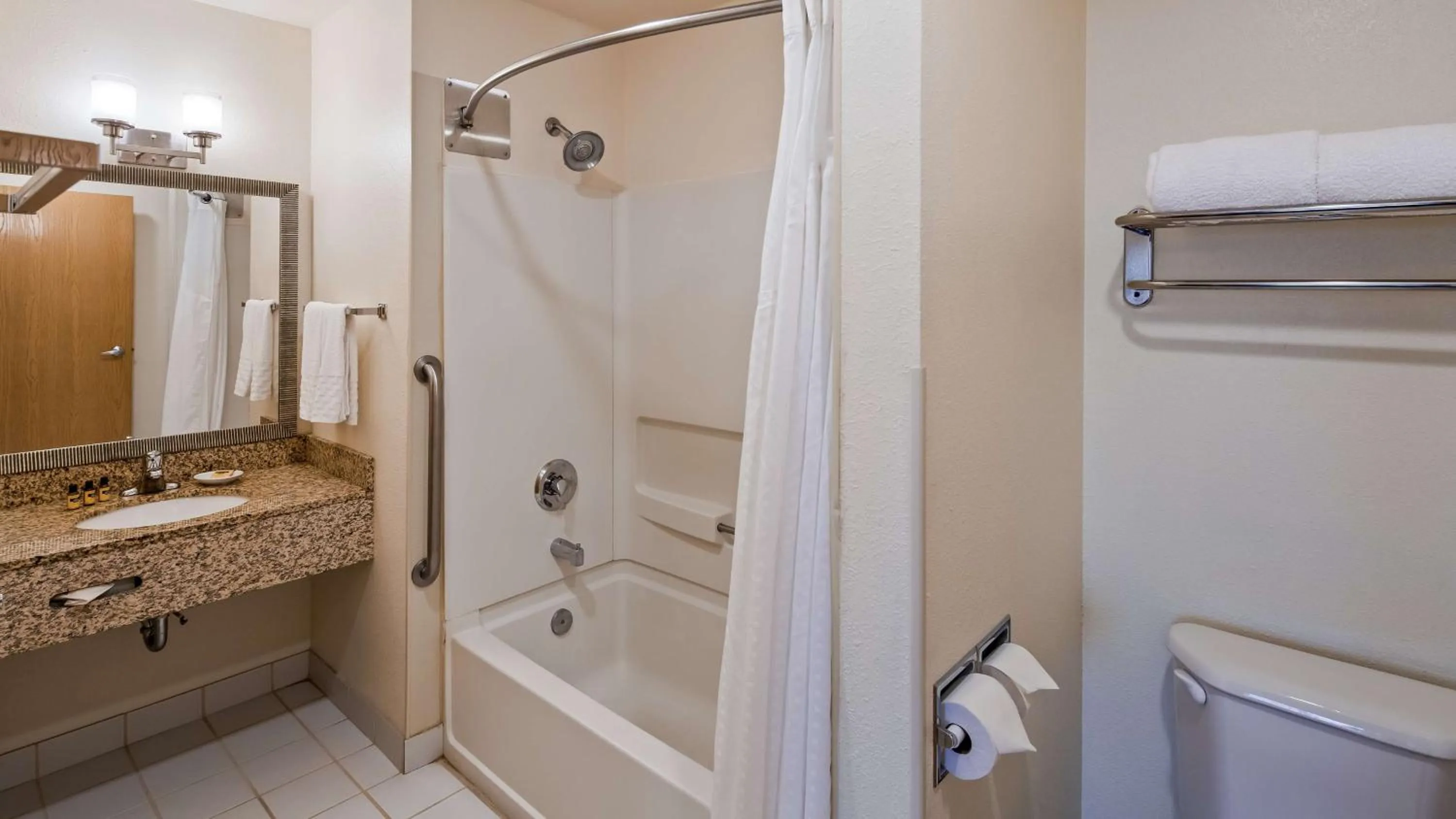 Queen Room - Disability Access/Non-Smoking in Best Western Plus Peoria