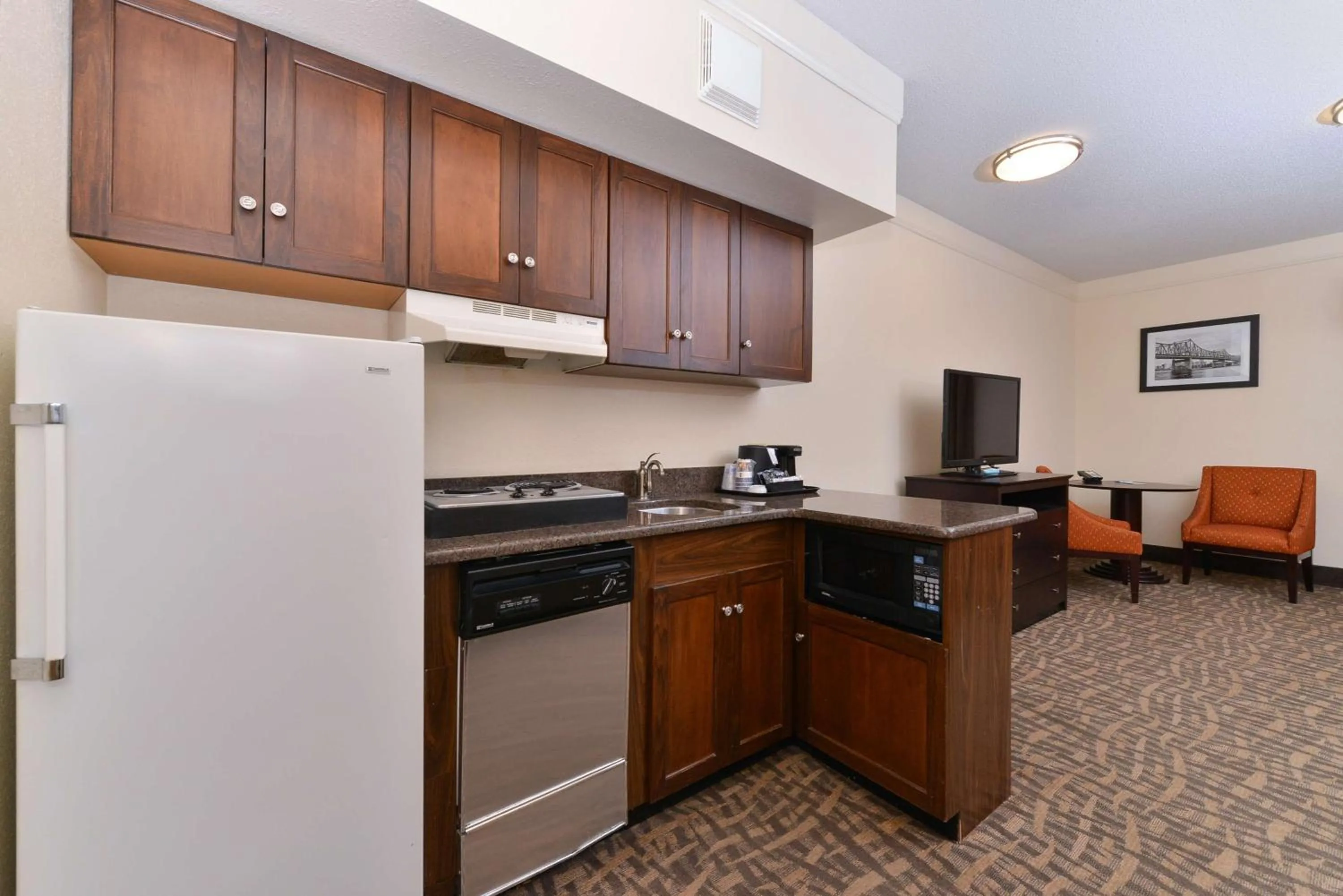 Queen Suite with Kitchenette - Non Smoking in Best Western Plus Peoria