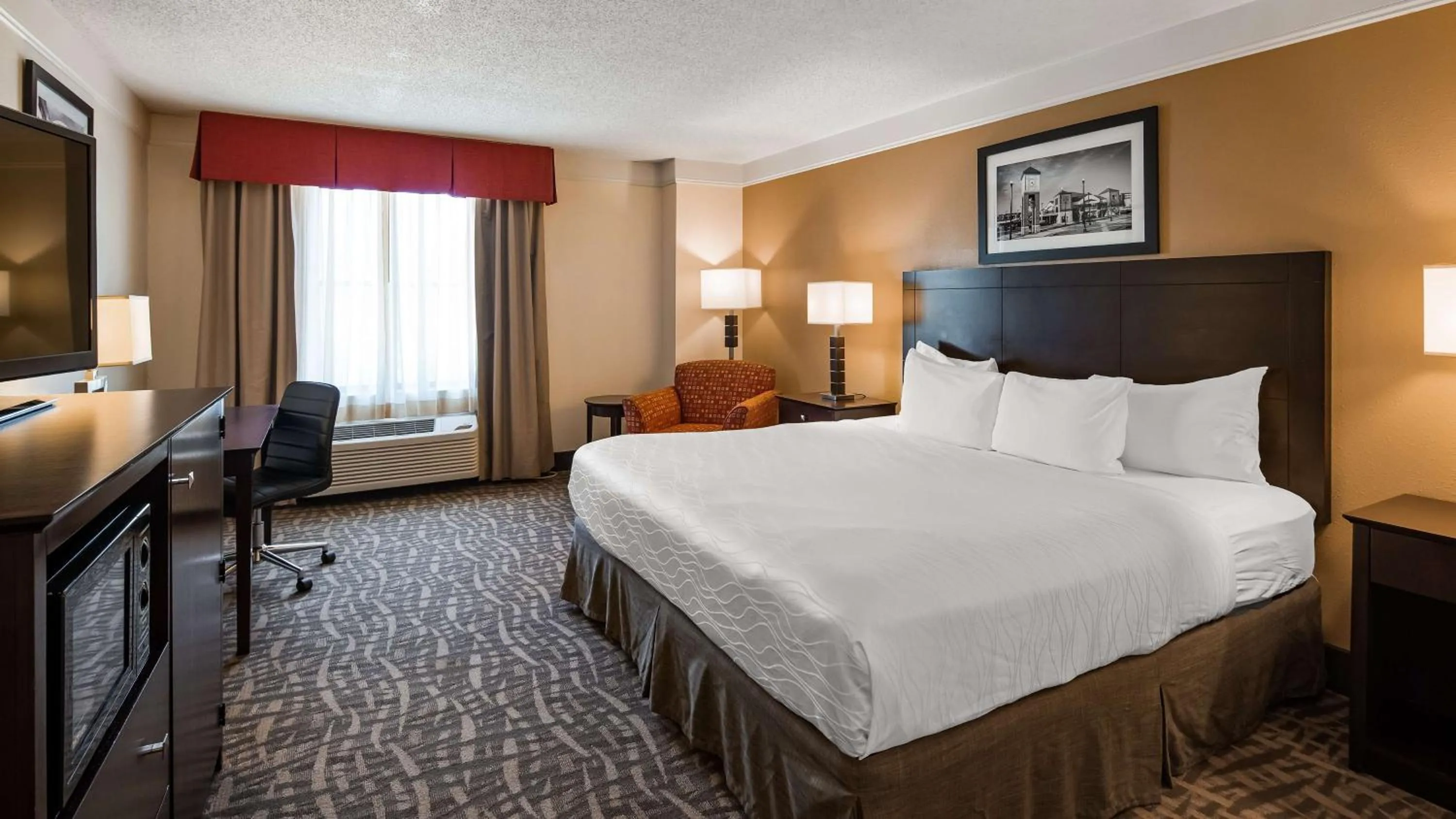 King Suite with Sofa Bed in Best Western Plus Peoria