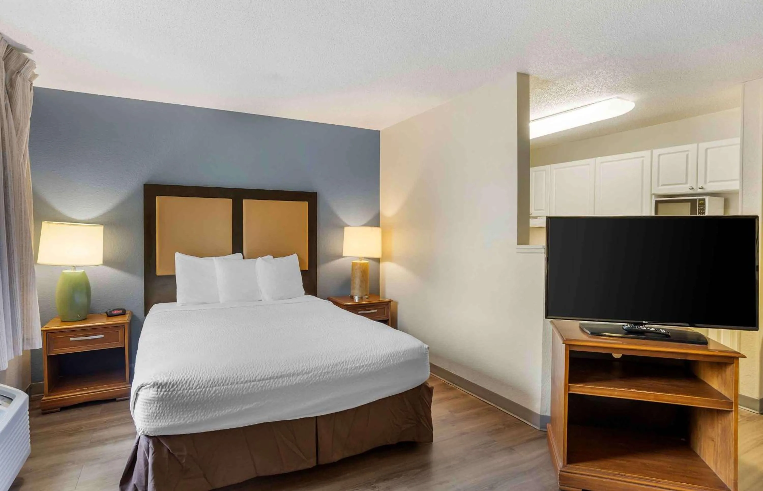Deluxe Studio with 1 Queen Bed - Non-Smoking in Extended Stay America Suites - Philadelphia - Mt Laurel - Pacilli Place