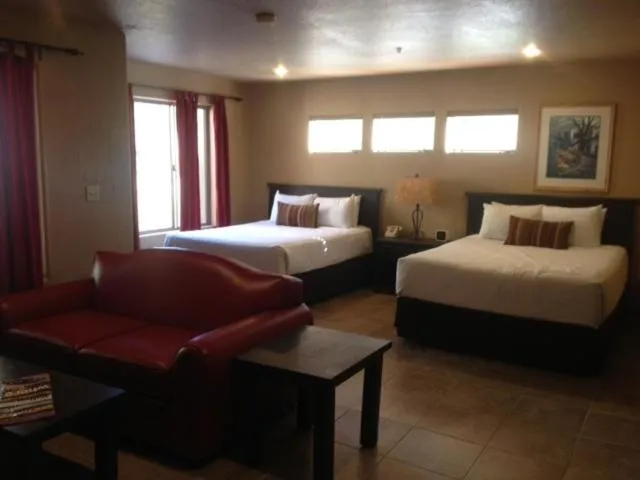 Queen Room with Two Queen Beds in Gold Canyon Golf Resort