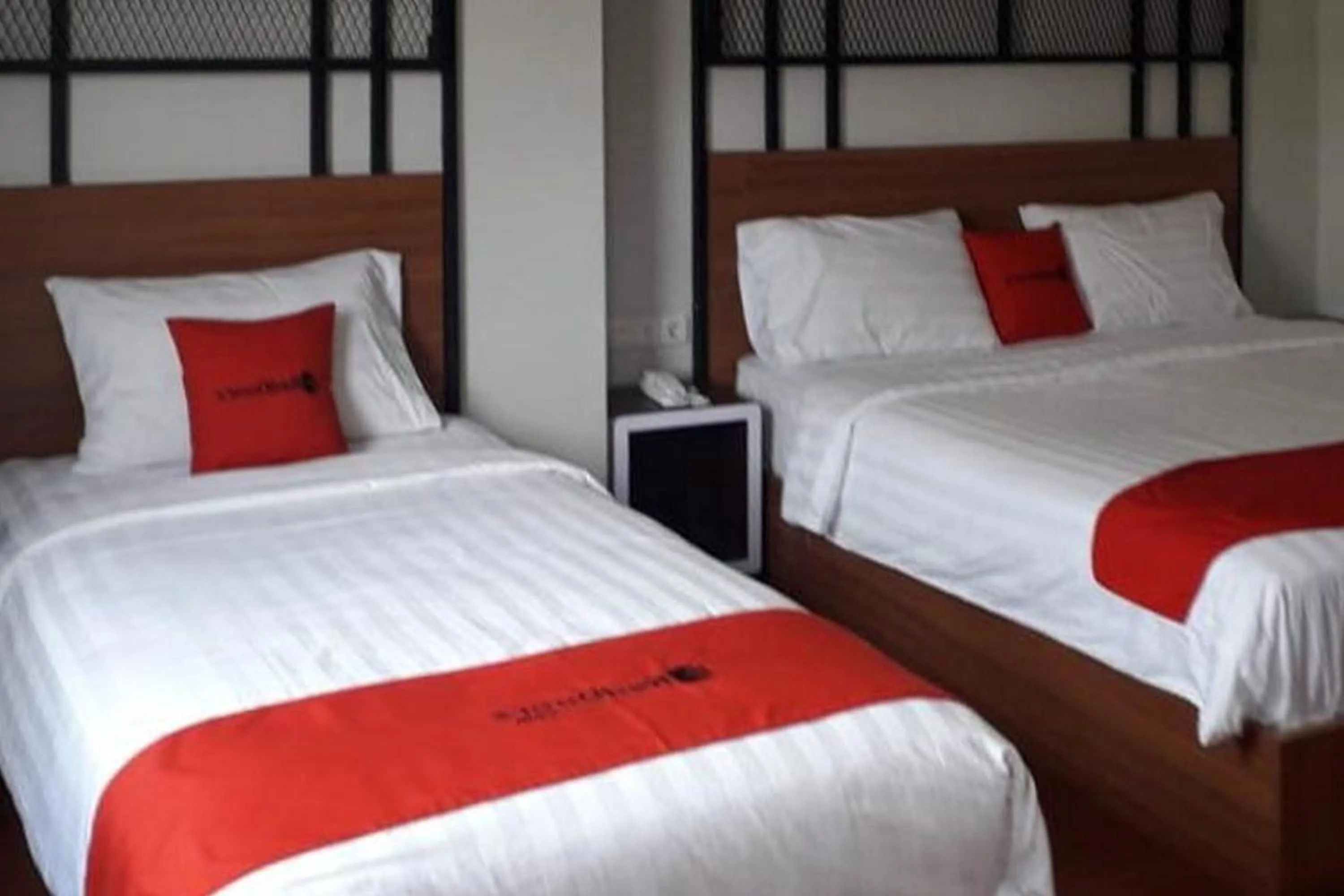 Deluxe Triple Room in RedDoorz Plus @ Doorman Guest House