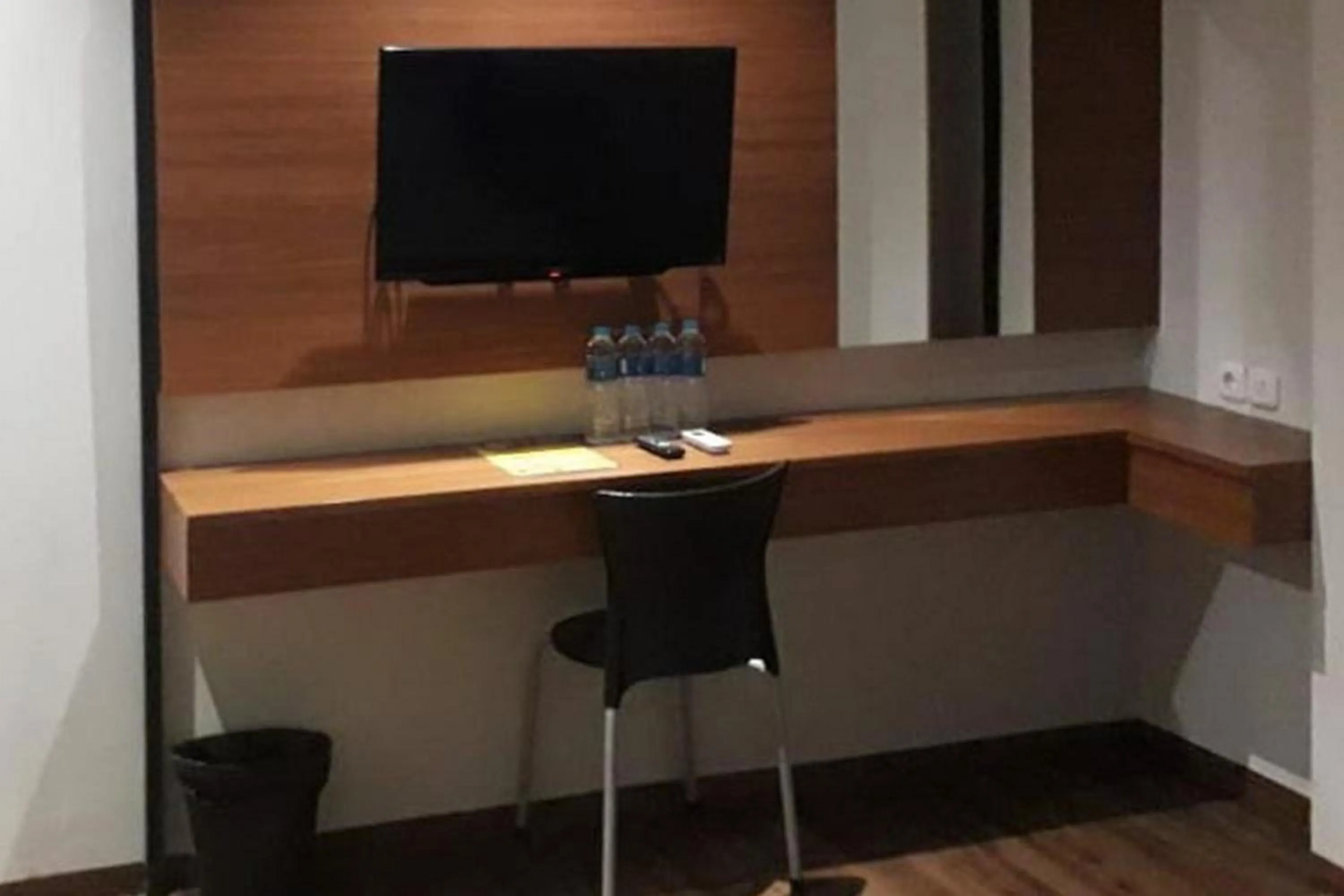 Family Room in RedDoorz Plus @ Doorman Guest House