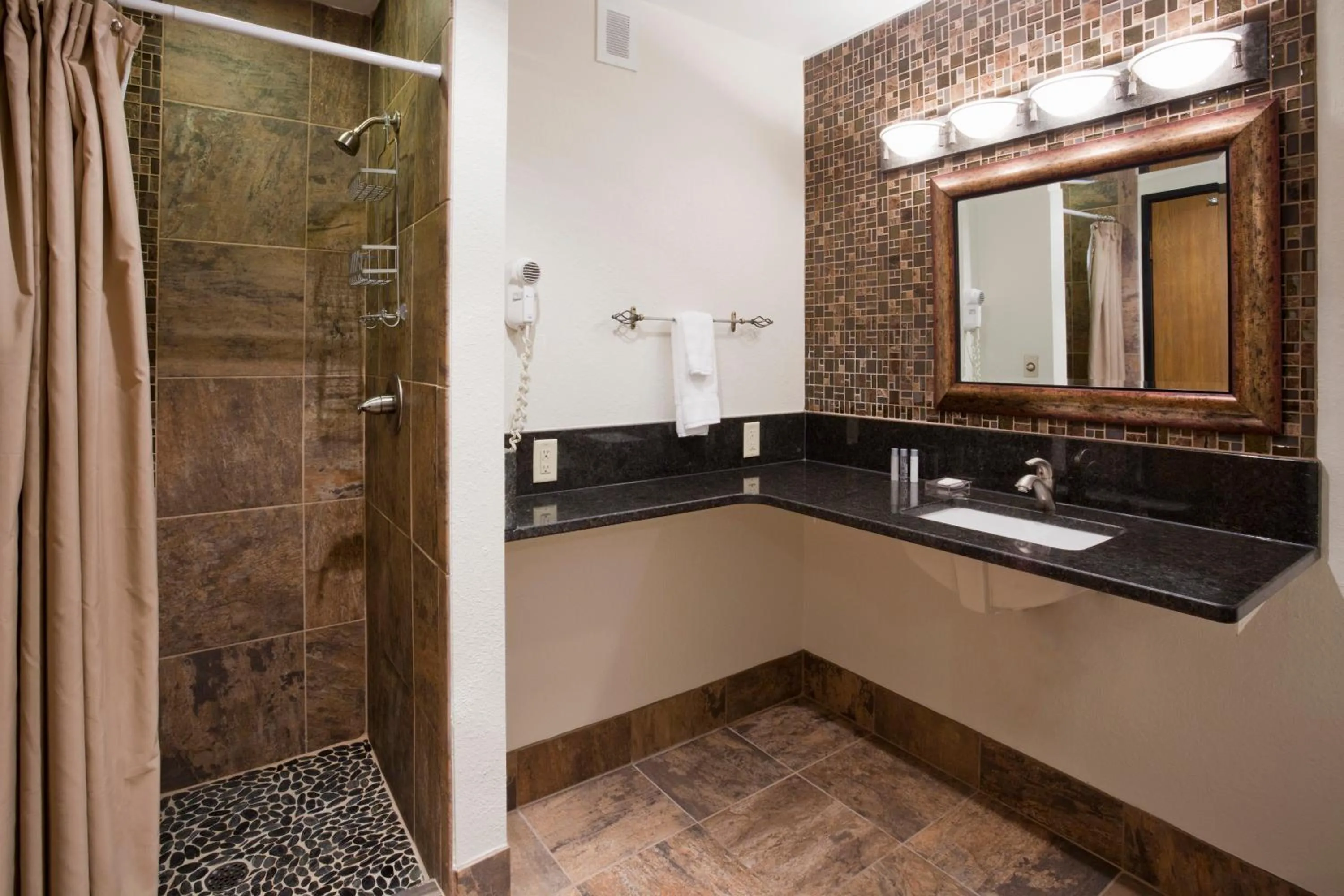 Bridal Suite in Carrollton Hotel