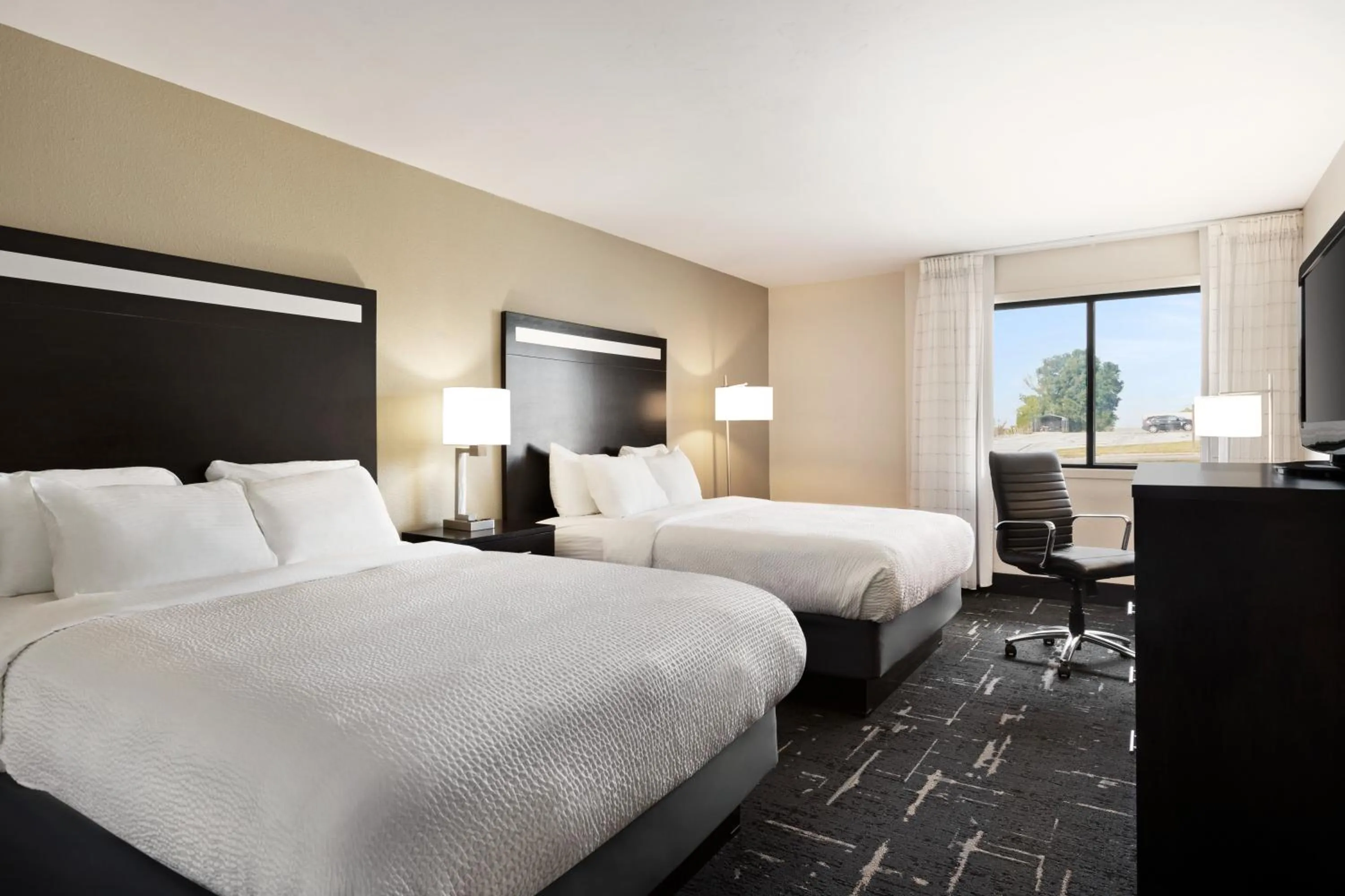 Standard Double Room in Carrollton Hotel