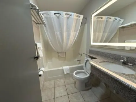 Queen Room - Non-Smoking in Microtel Inn & Suites by Wyndham Gatlinburg