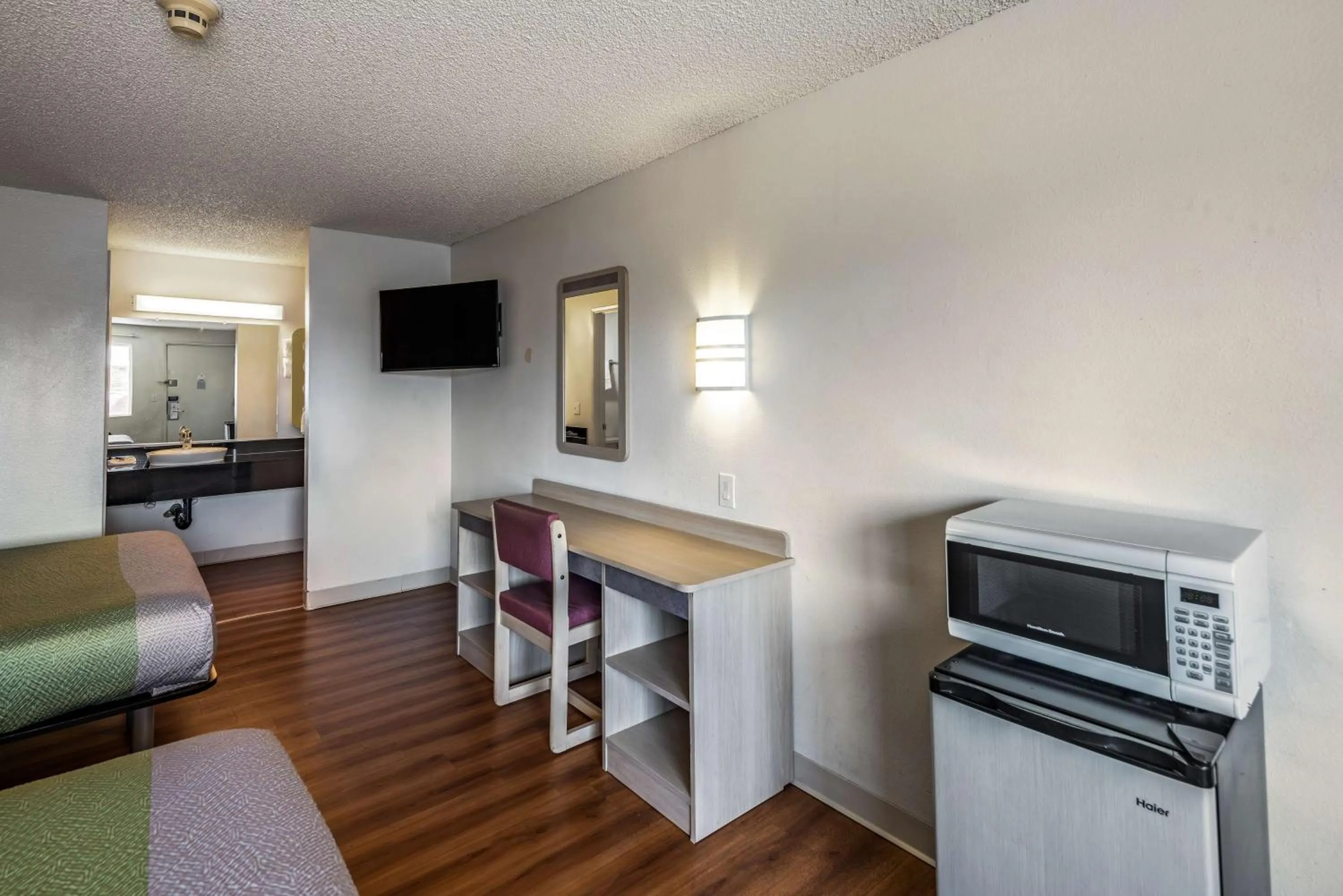 Queen Room with Two Queen Beds - Disability Access - Roll In Shower in Motel 6 Clarkston WA