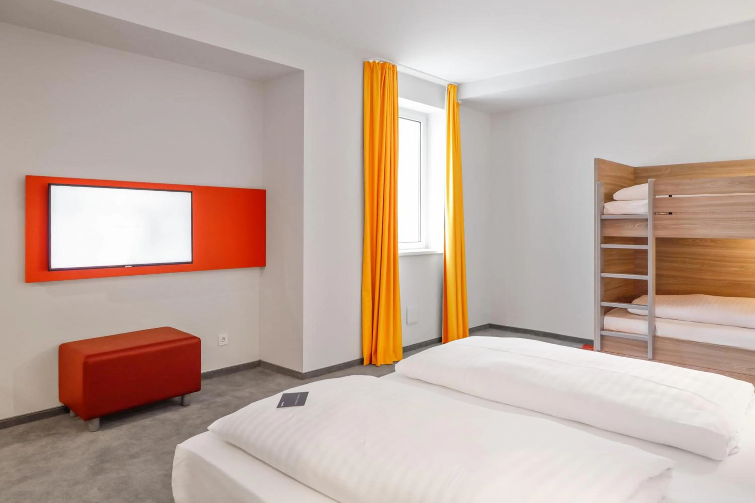 Room with One Double Bed and One Bunk Bed in Campanile Frankfurt Offenbach