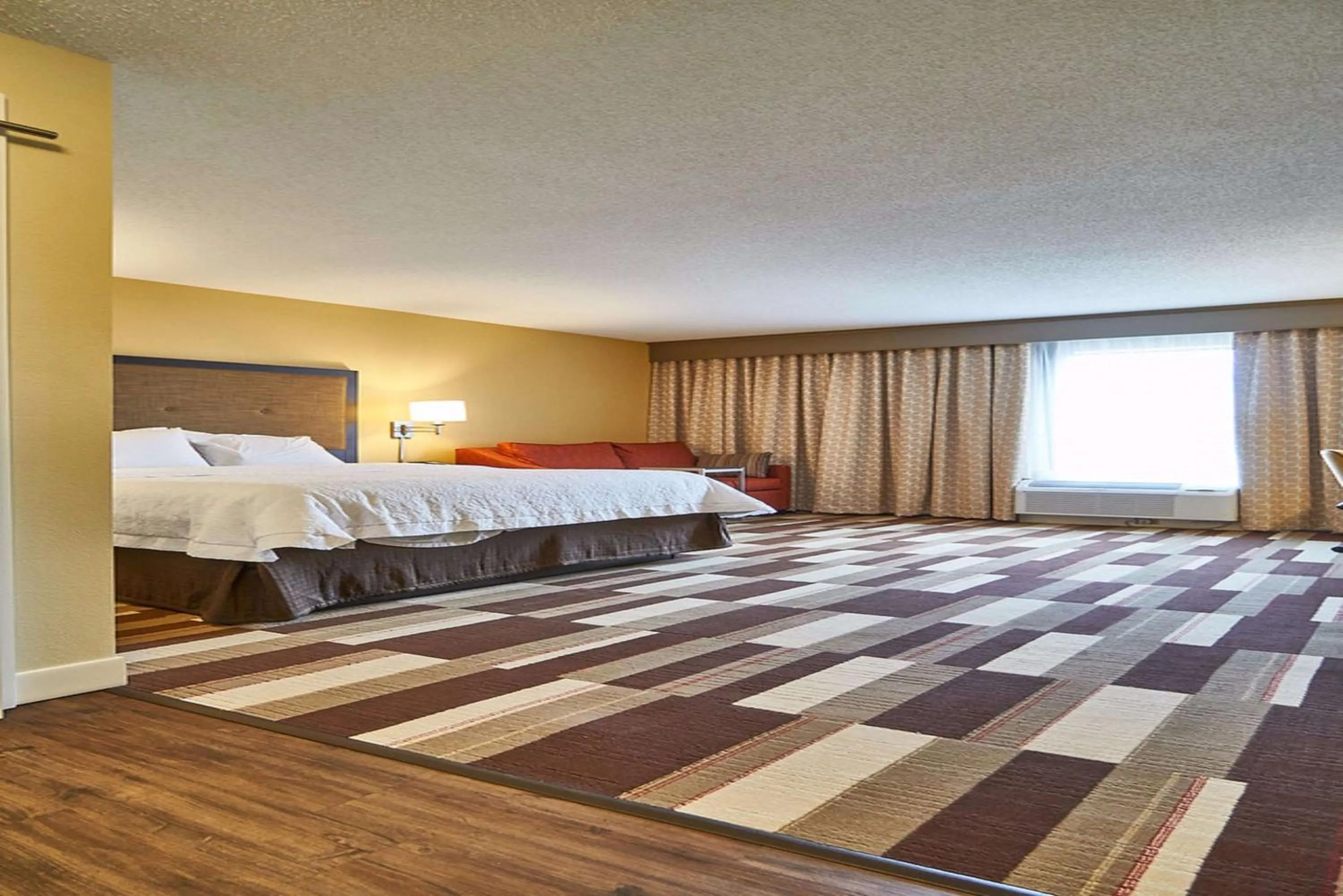 Executive King Room with Sofa Bed - Non-Smoking in Hampton Inn Uniontown