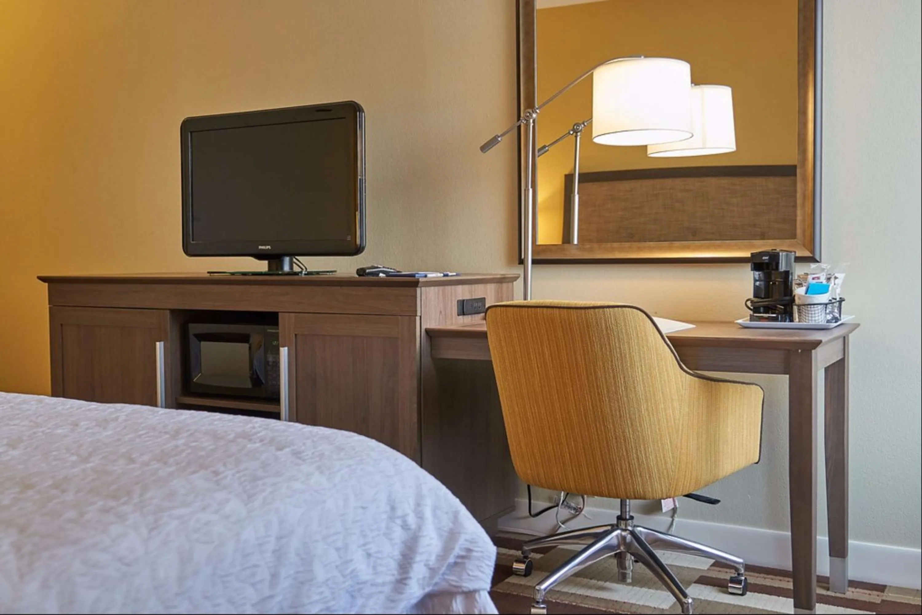 King Room with Accessible Tub - Mobility and Hearing Access/Non-Smoking in Hampton Inn Uniontown