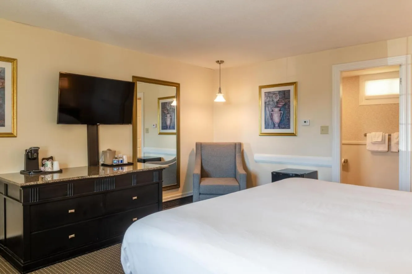 Superior King Room in Ogunquit Hotel and Suites