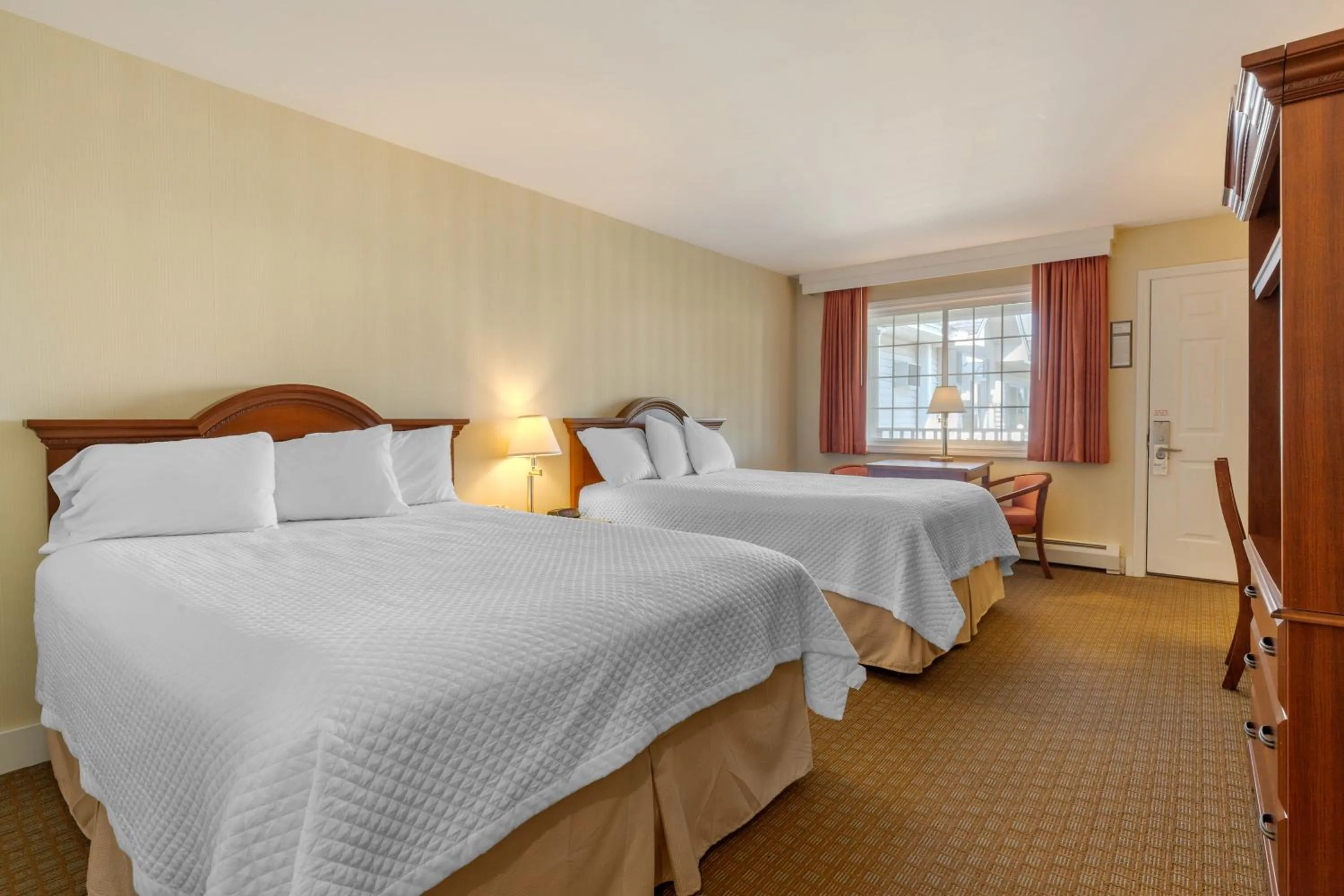 Deluxe Queen Room in Ogunquit Hotel and Suites