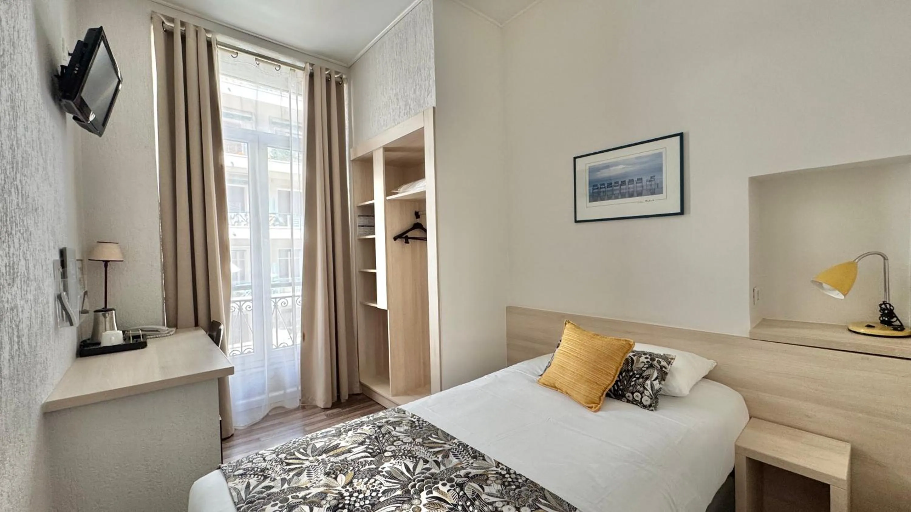 Budget Single Room in Hôtel Helvétique