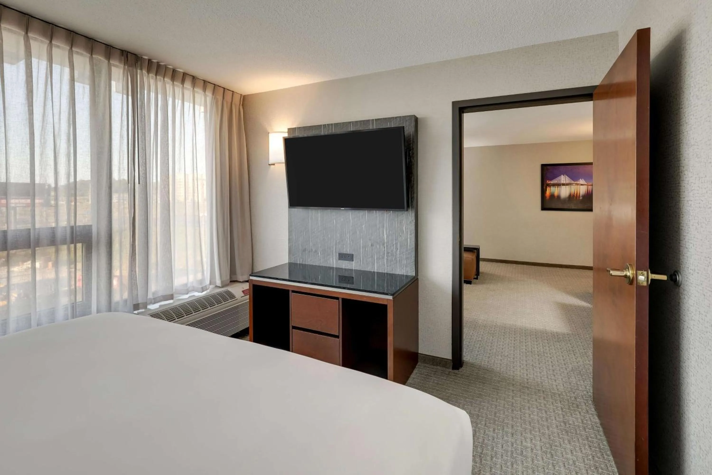 Superior King Suite in Drury Inn & Suites Cape Girardeau