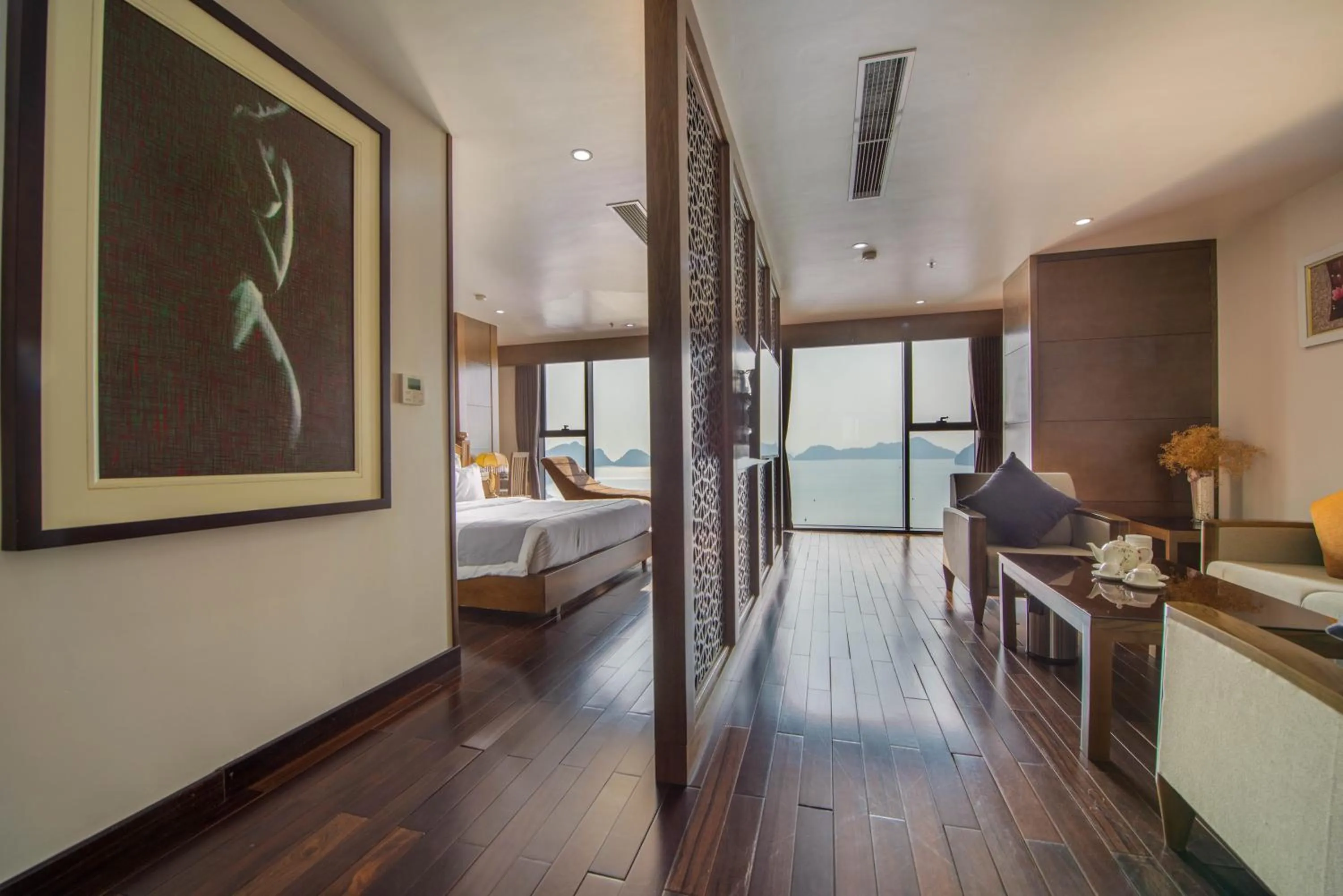 Executive Suite in Cat Ba Paradise Hotel - Sky Bar & Massage