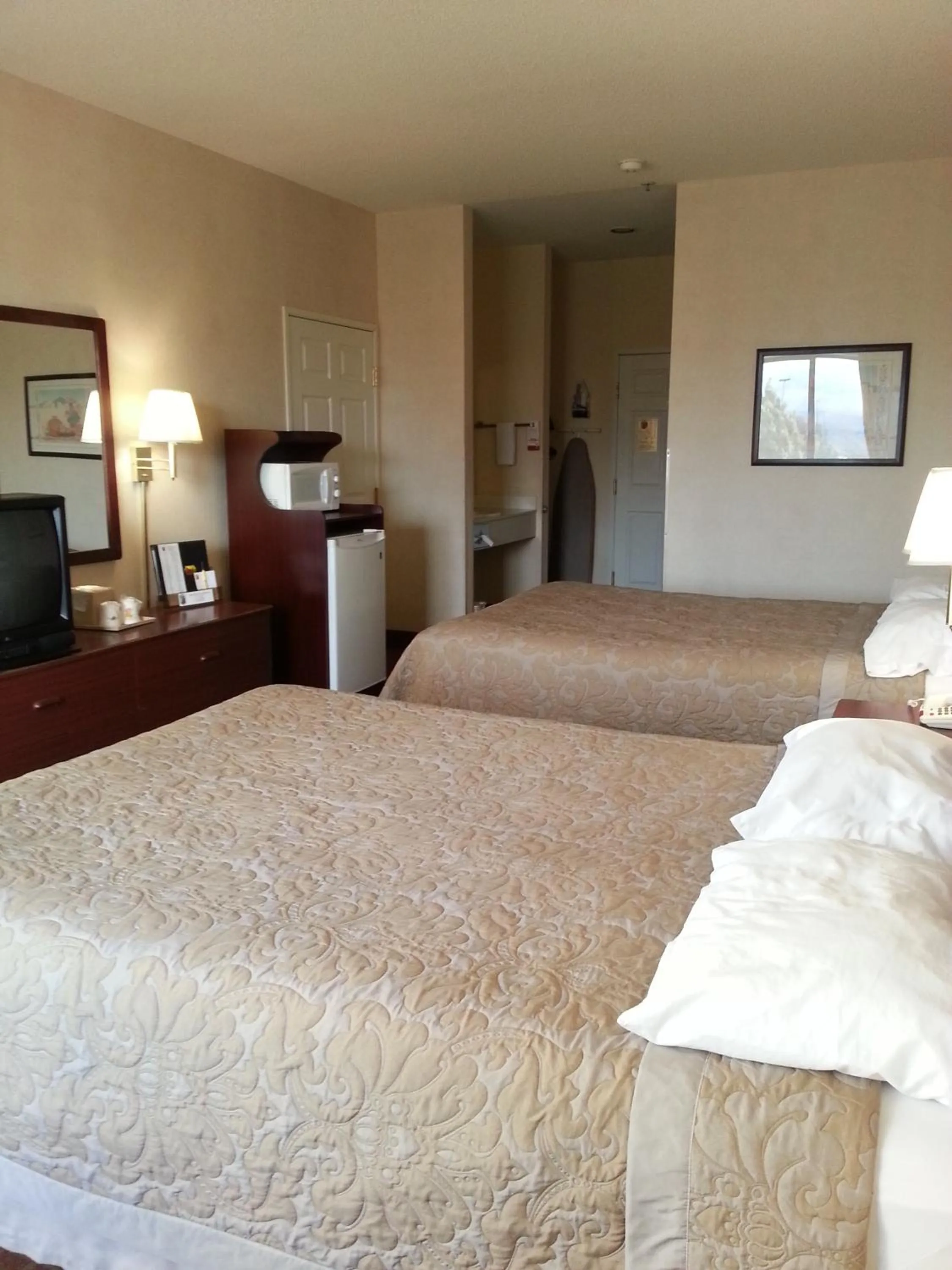 Studio Suite with Two Queen Beds - Non-Smoking in Super 8 by Wyndham Page/Lake Powell