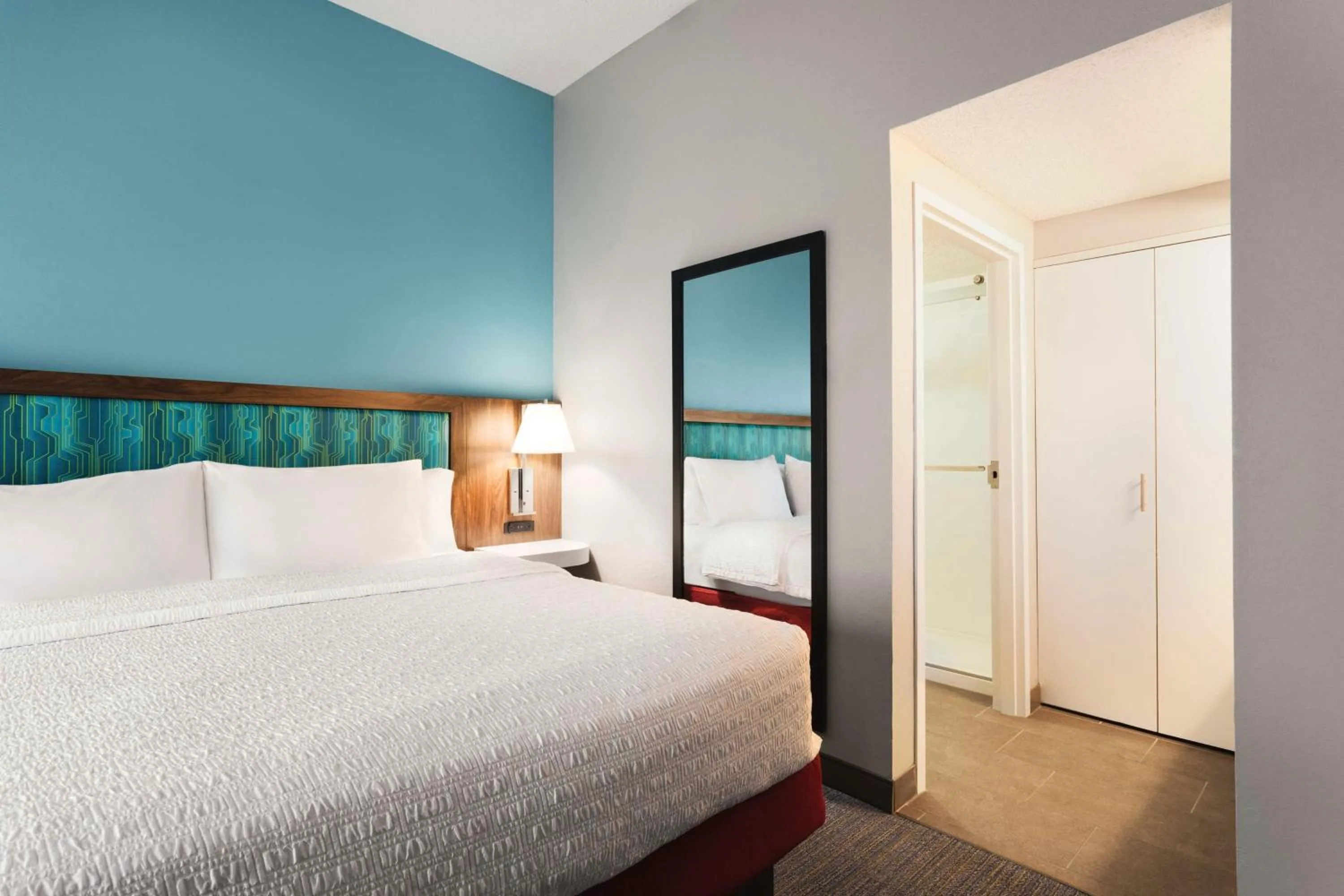One-Bedroom King Suite with Kitchenette in Hampton Inn & Suites Springfield