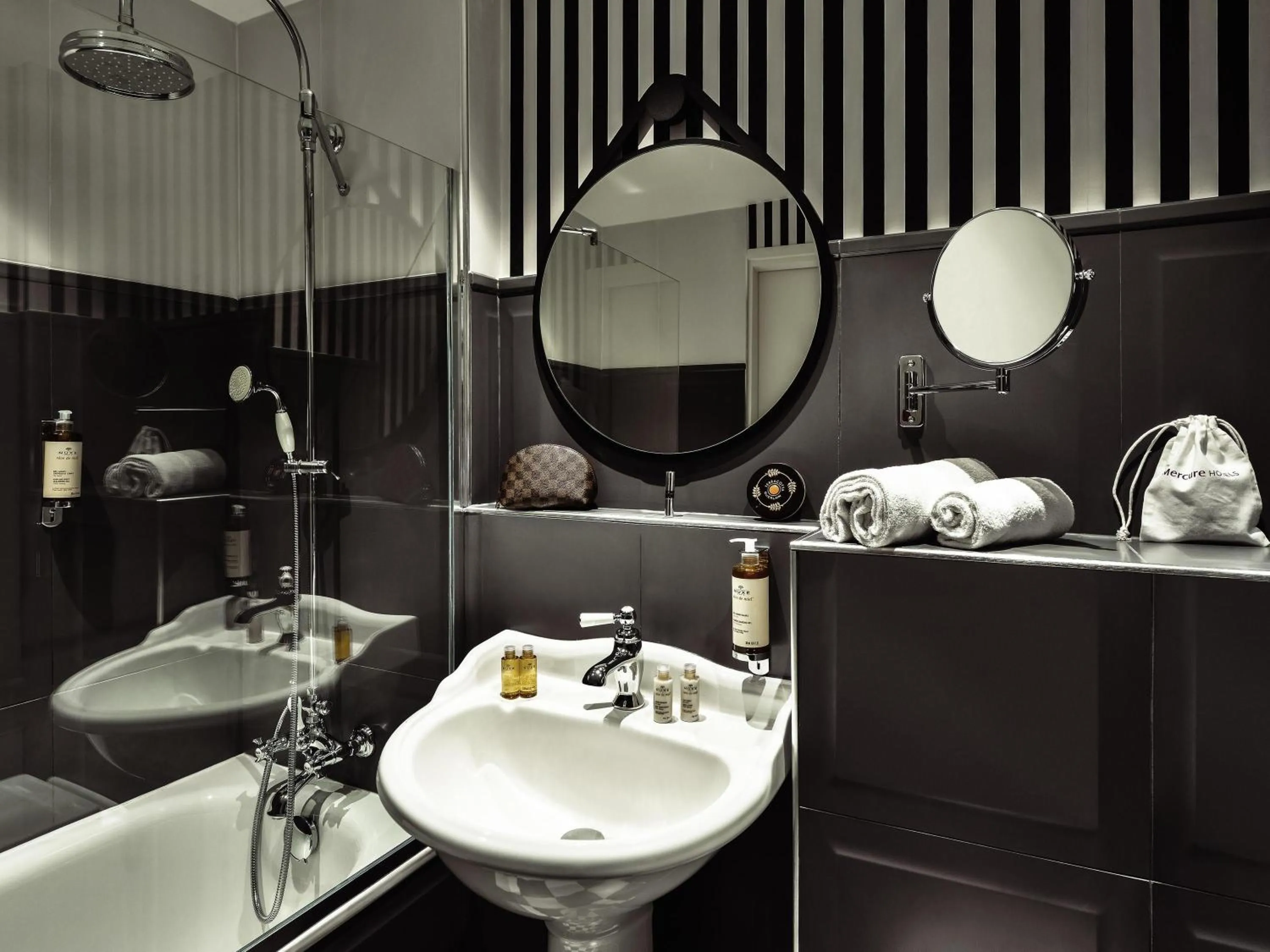 Standard One Double Bed in Mercure Paris Gare De Lyon Opera Bastille